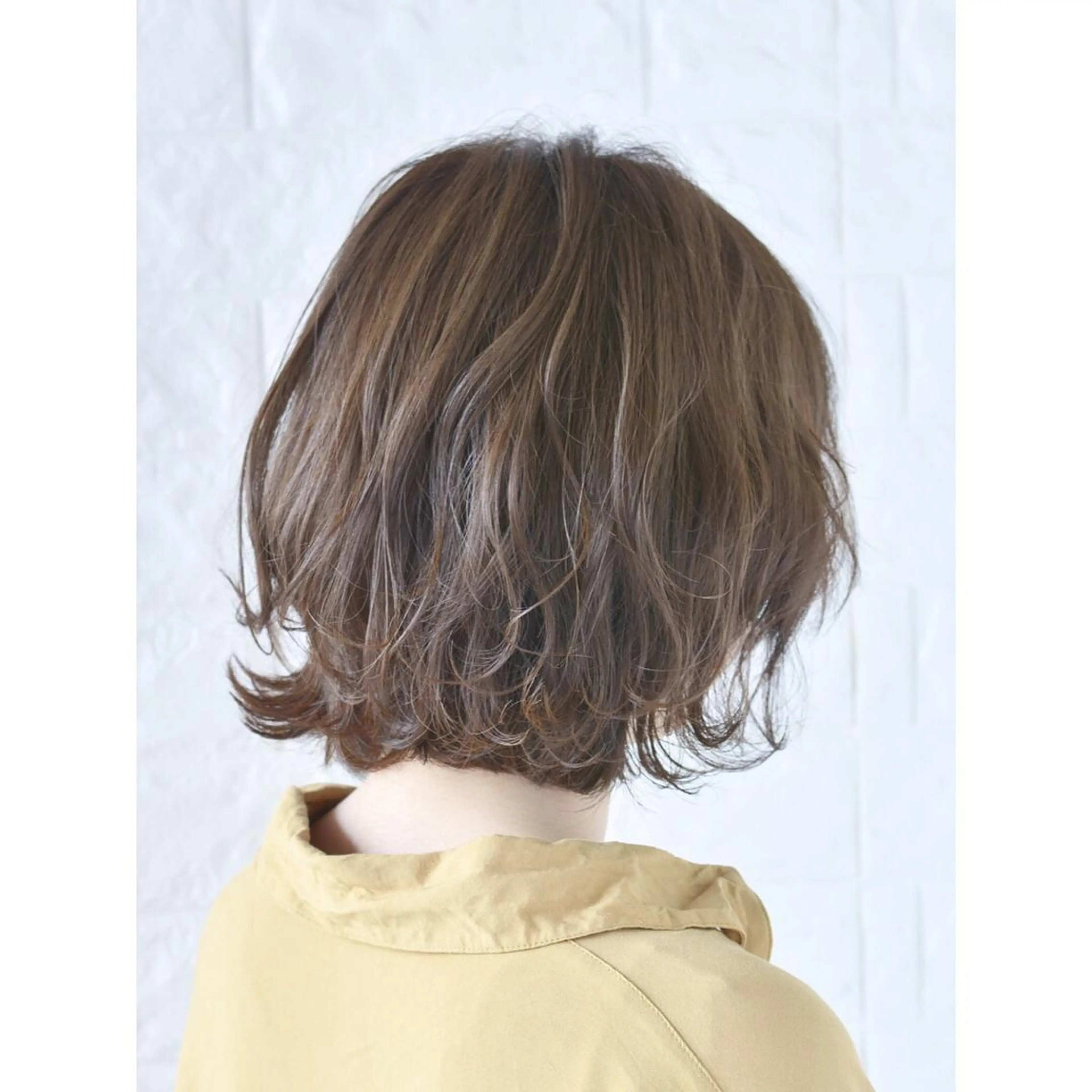 ショート カラー パーマ アッシュ イルミナカラー ボブ 外ハネヘア KIZU 髪質改善 オカルト怪談のヘアスタイル