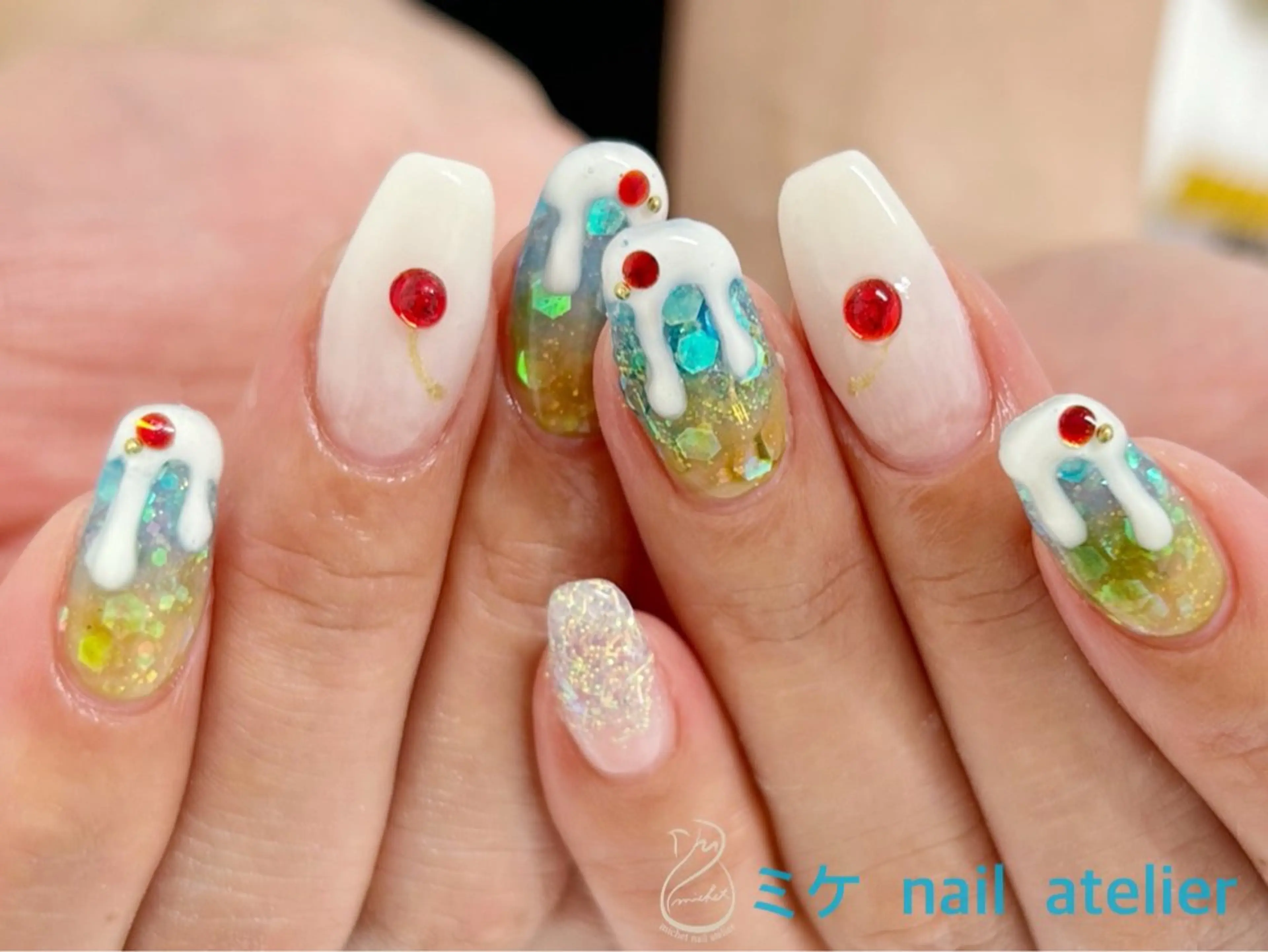 ネイル ブルー ジェルネイル グラデーション グリーン キラキラネイル ハンドネイル h. rikaのネイルデザイン