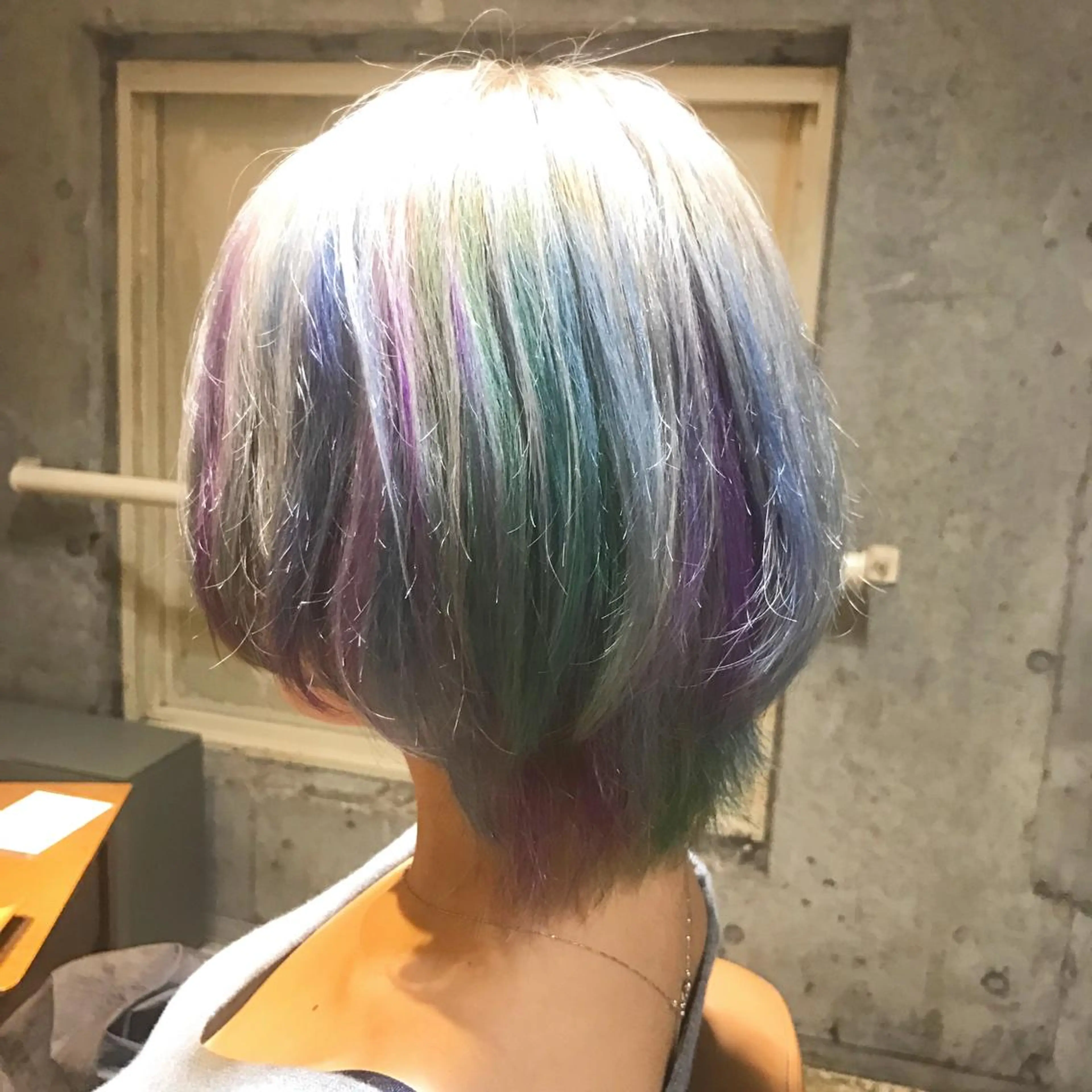 ショート カラー パーマ ヘアアレンジ メンズ キッズ ネイル マツエク・マツパ ユニコーンカラー サロンドミルク 原宿のヘアスタイル