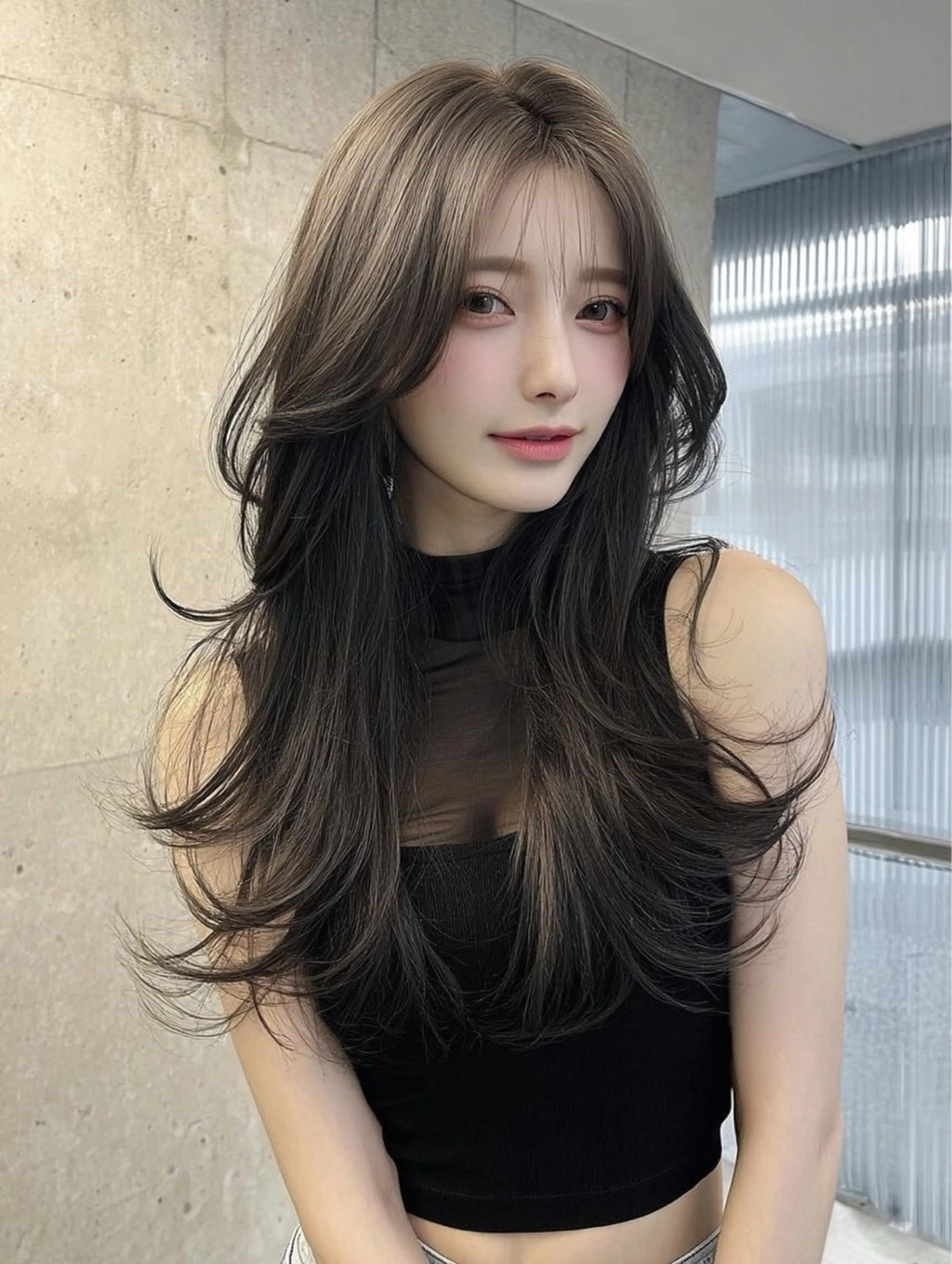 ロング カラー 透明感カラー くびれヘア 韓国風ヘア レイヤーカット カット ヘアカラー 塩入ひろの、韓国ヘア 梅田/束感まつ毛のヘアスタイル