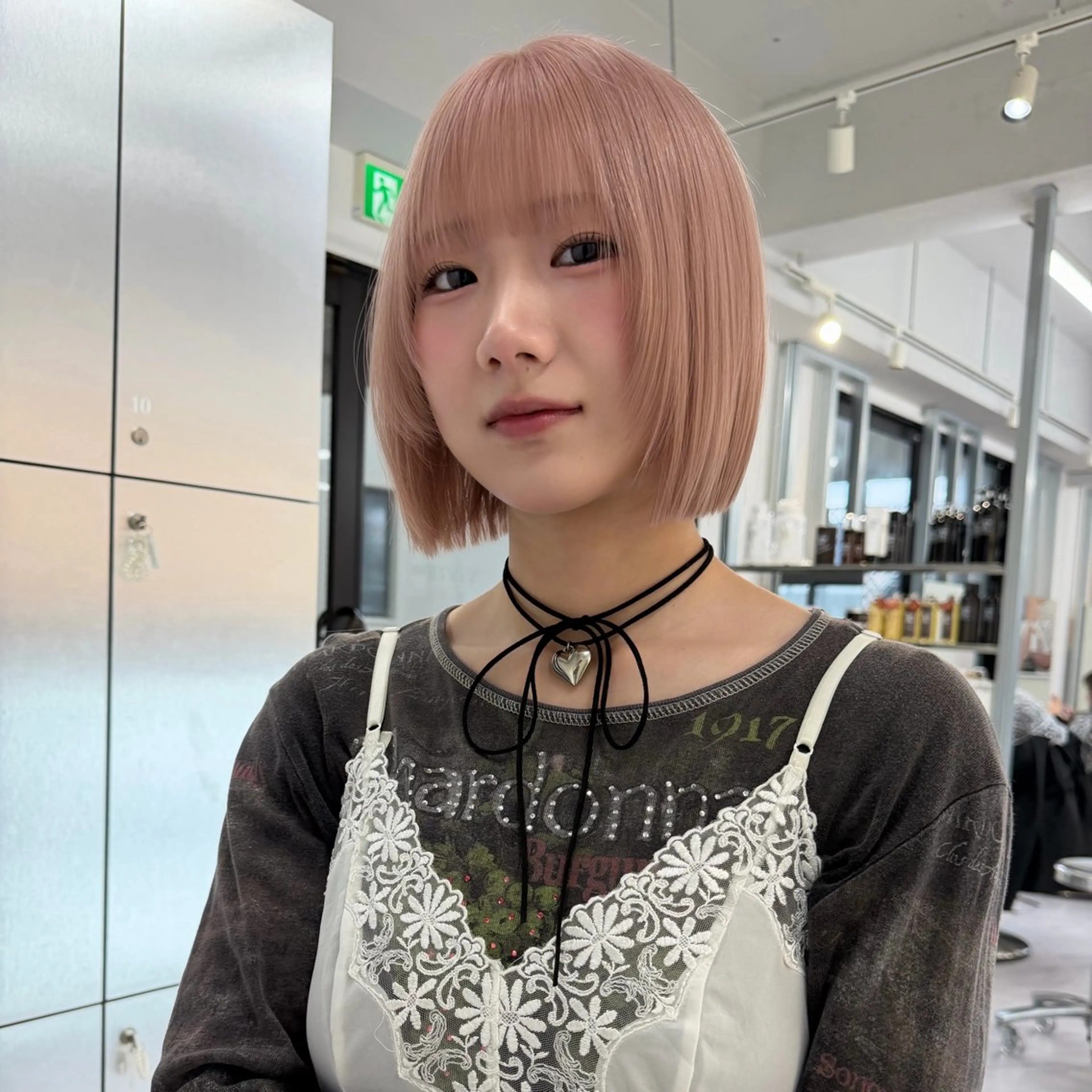 ショート カラー ベージュカラー ブリーチ ケアブリーチ デザインカラー ダブルカラー ヘアカラー トリートメント TATSUブリーチ/ ミルクティーベージュのヘアスタイル