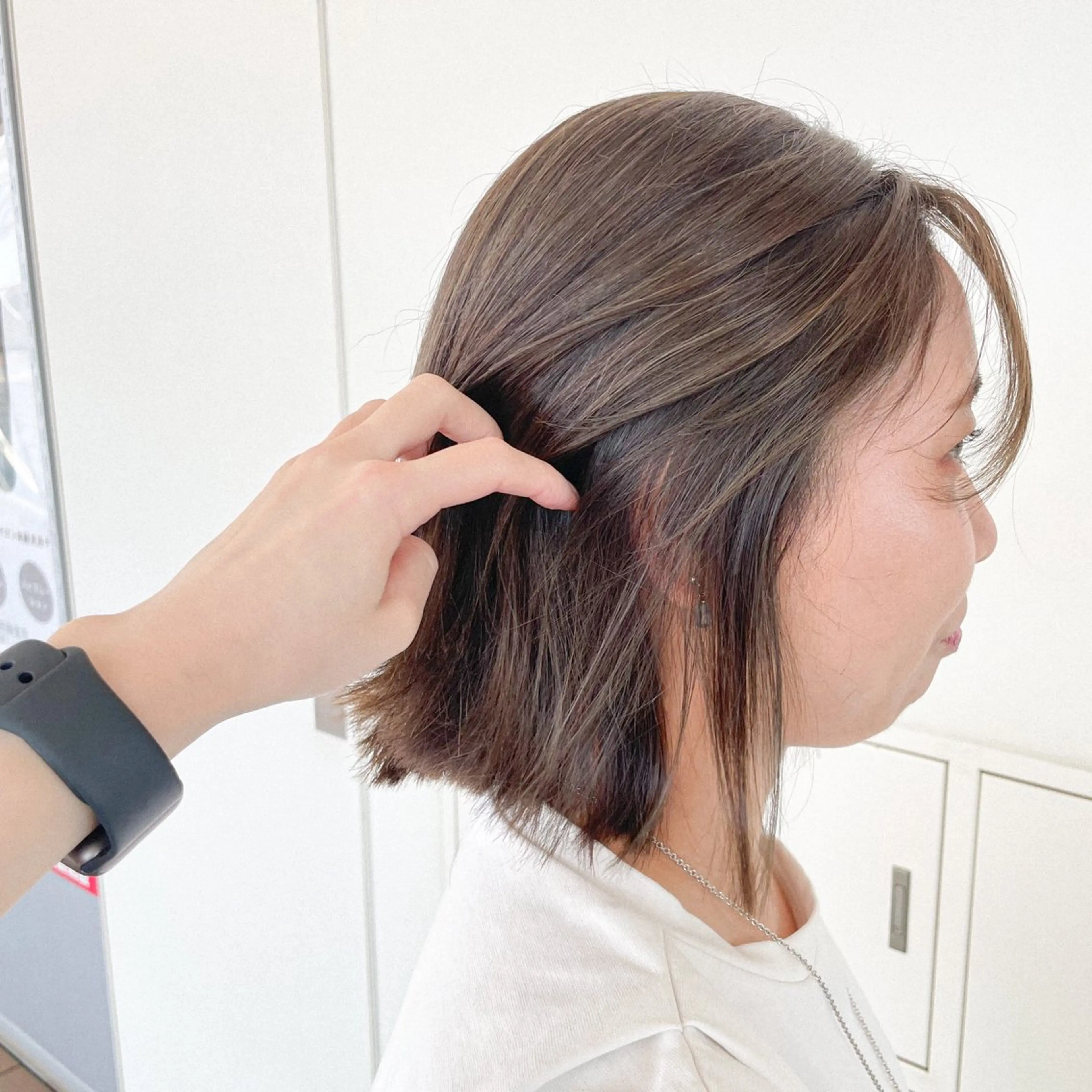 ミディアム ハイライト 落合 美穂のヘアスタイル