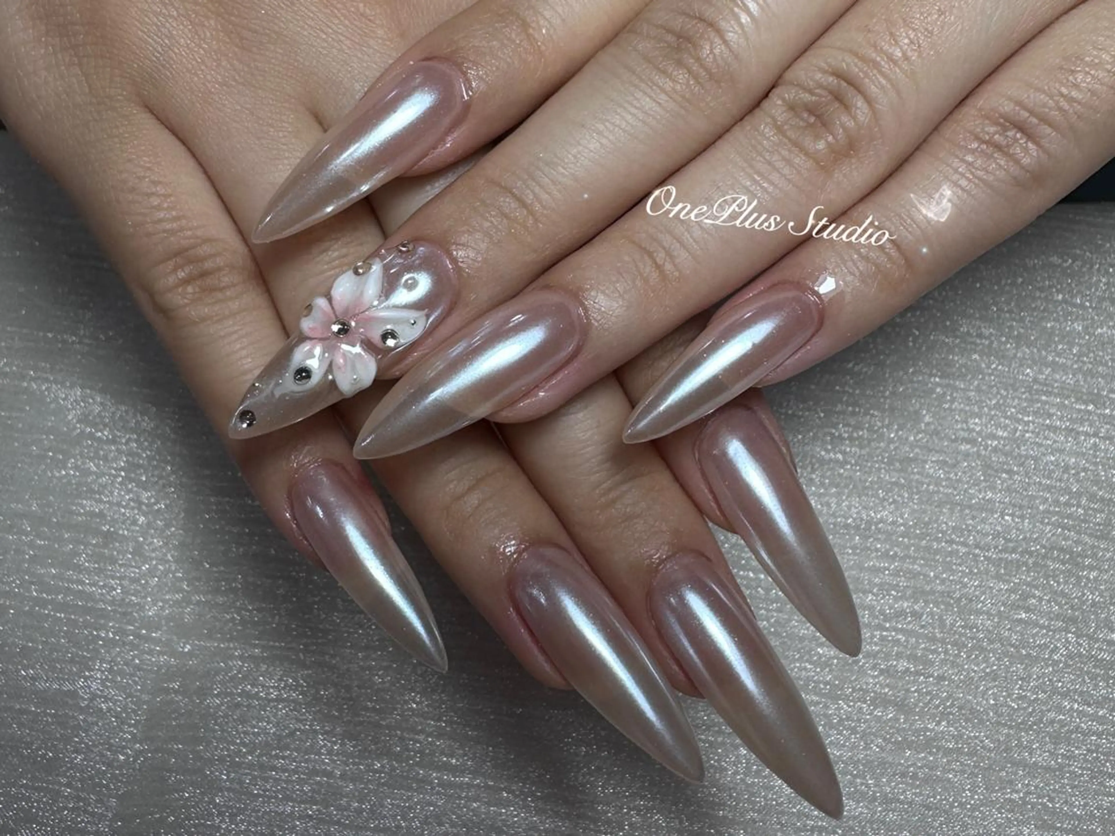 ネイル アートネイル オーロラネイル ガーリー キラキラネイル 韓国ネイル One plus StudioNailのネイルデザイン