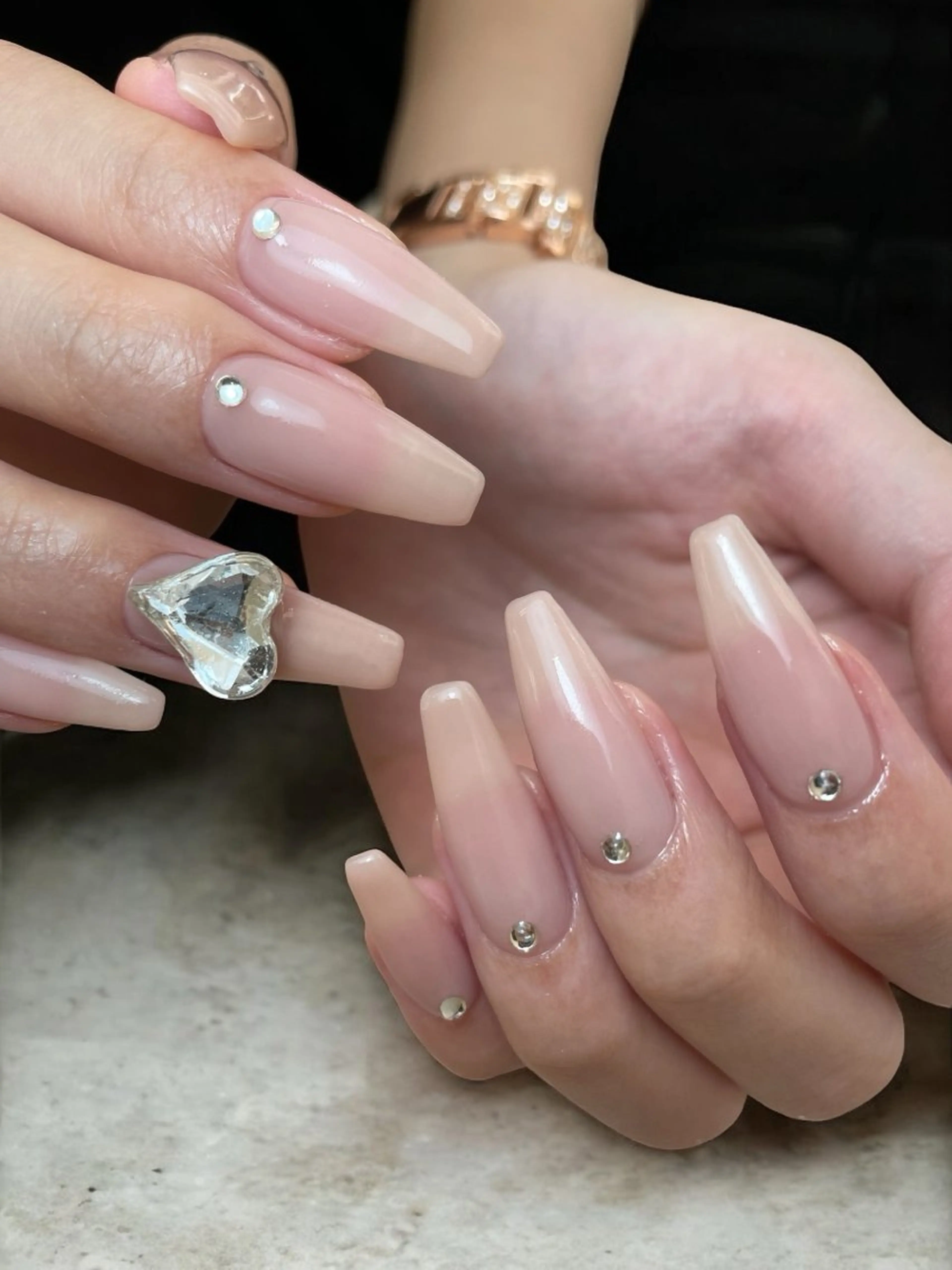 ネイル ハート 持ち込み ストーンネイル ハンドネイル Hisaka Mikiのネイルデザイン