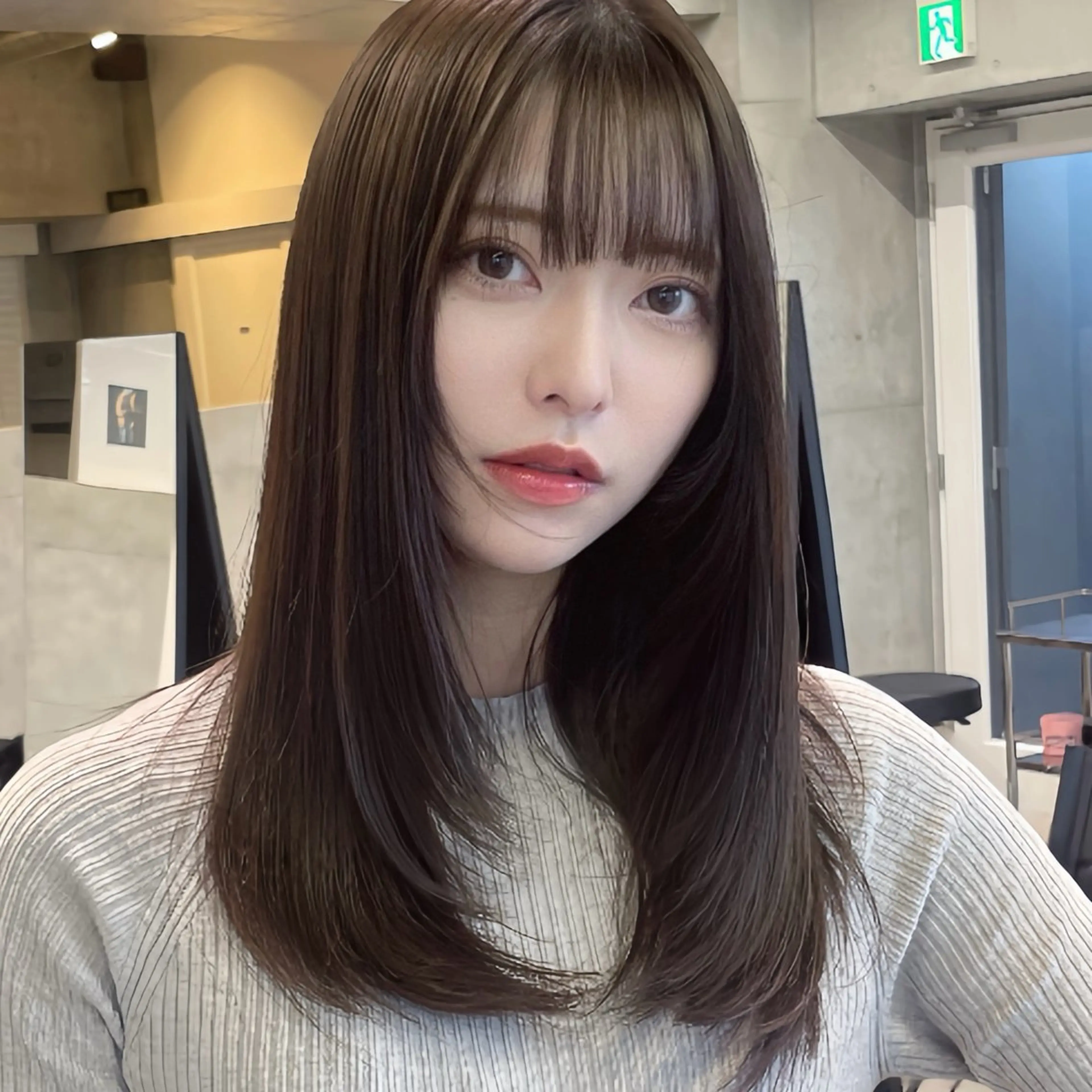 ミディアム ハッシュカット ハイレイヤー レイヤーカット カット ヘアカラー オシャレ髪✔️ 店長オオキアキヒロのヘアスタイル