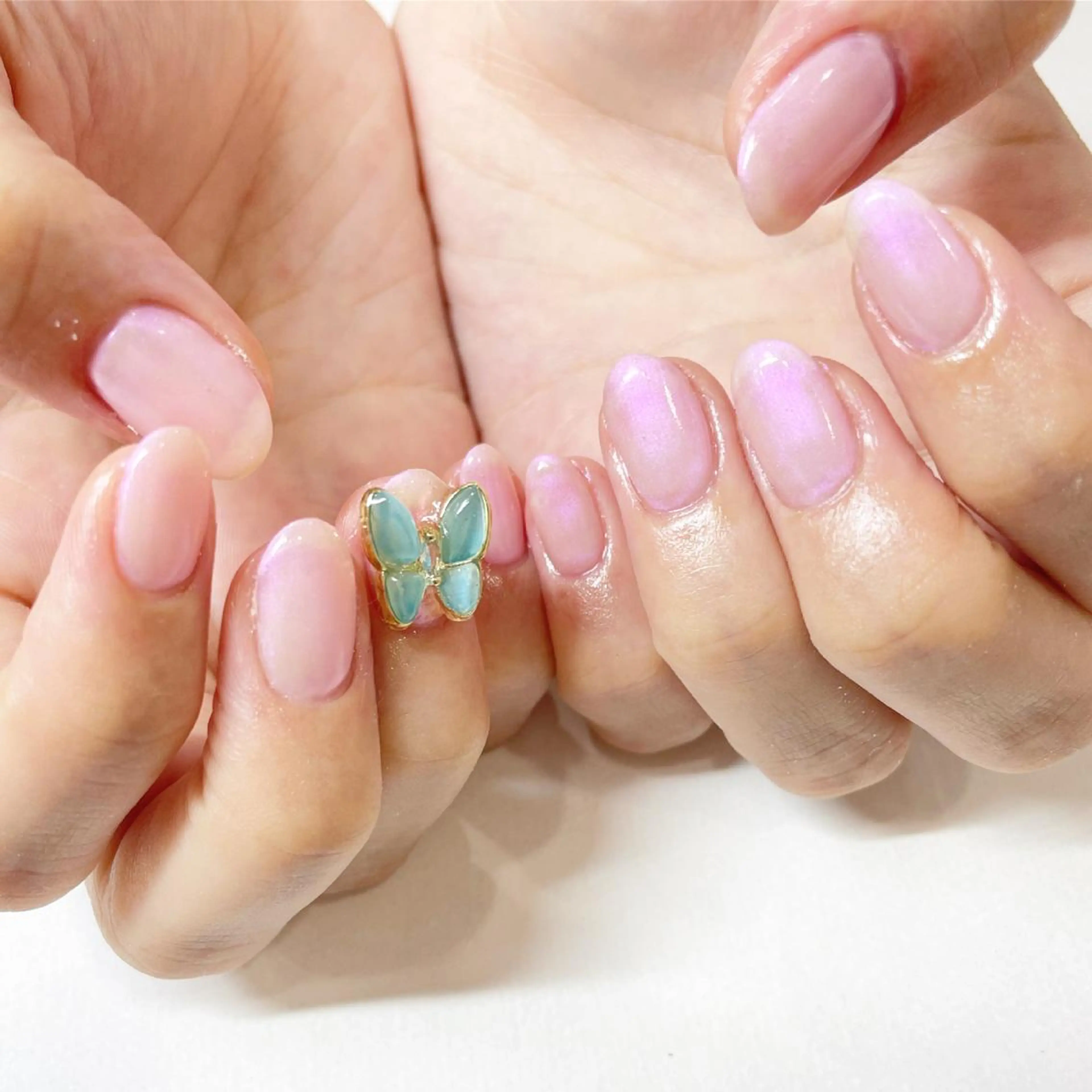 ネイル オーロラネイル ピンク ハンドネイル Minami 🍓のネイルデザイン