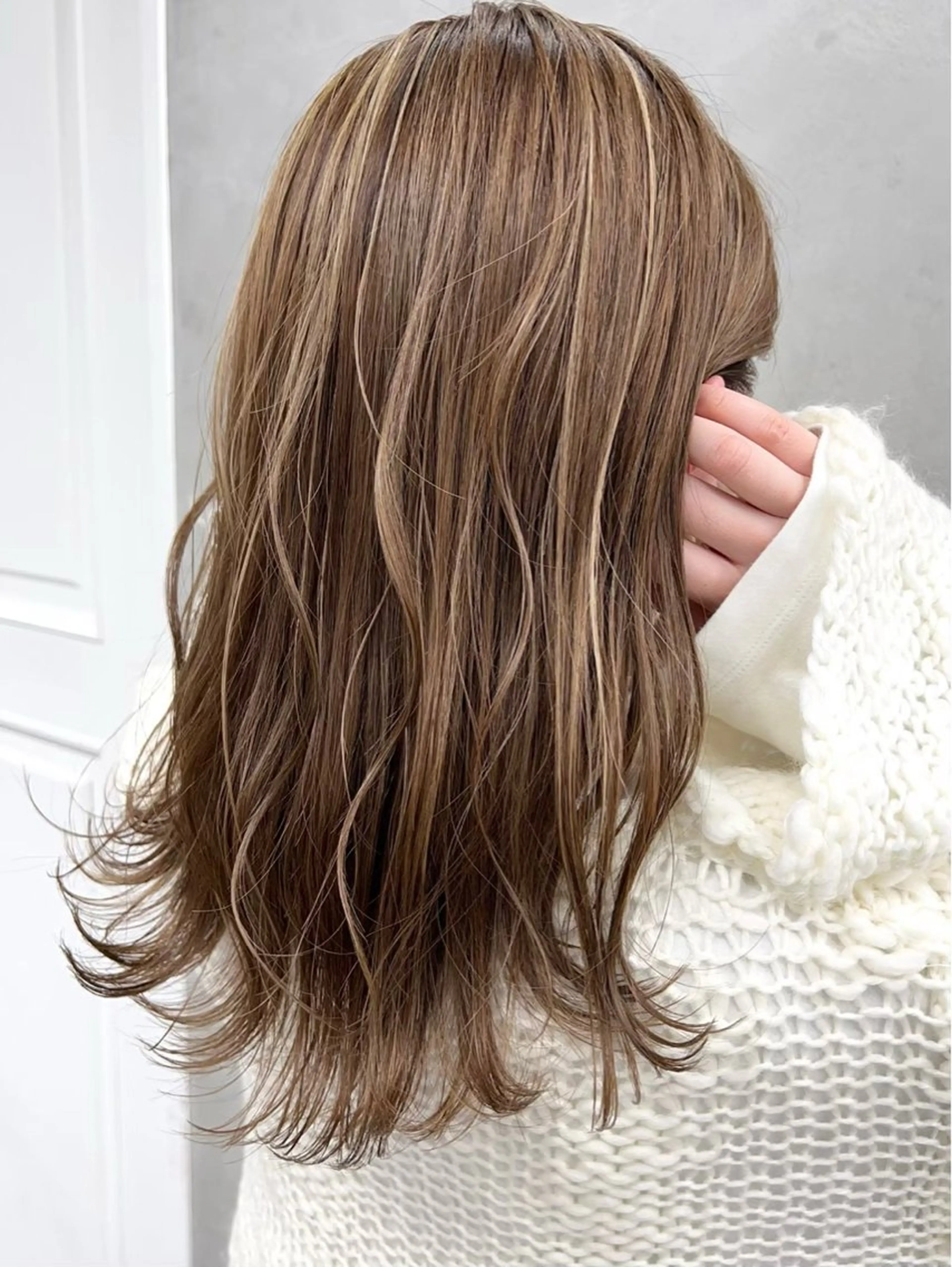 ミディアム カラー ブリーチ ケアブリーチ ハイライトカラー ハイライト 外ハネヘア ☀️東京→岡崎☀️ ハイライト青山彪雅のヘアスタイル