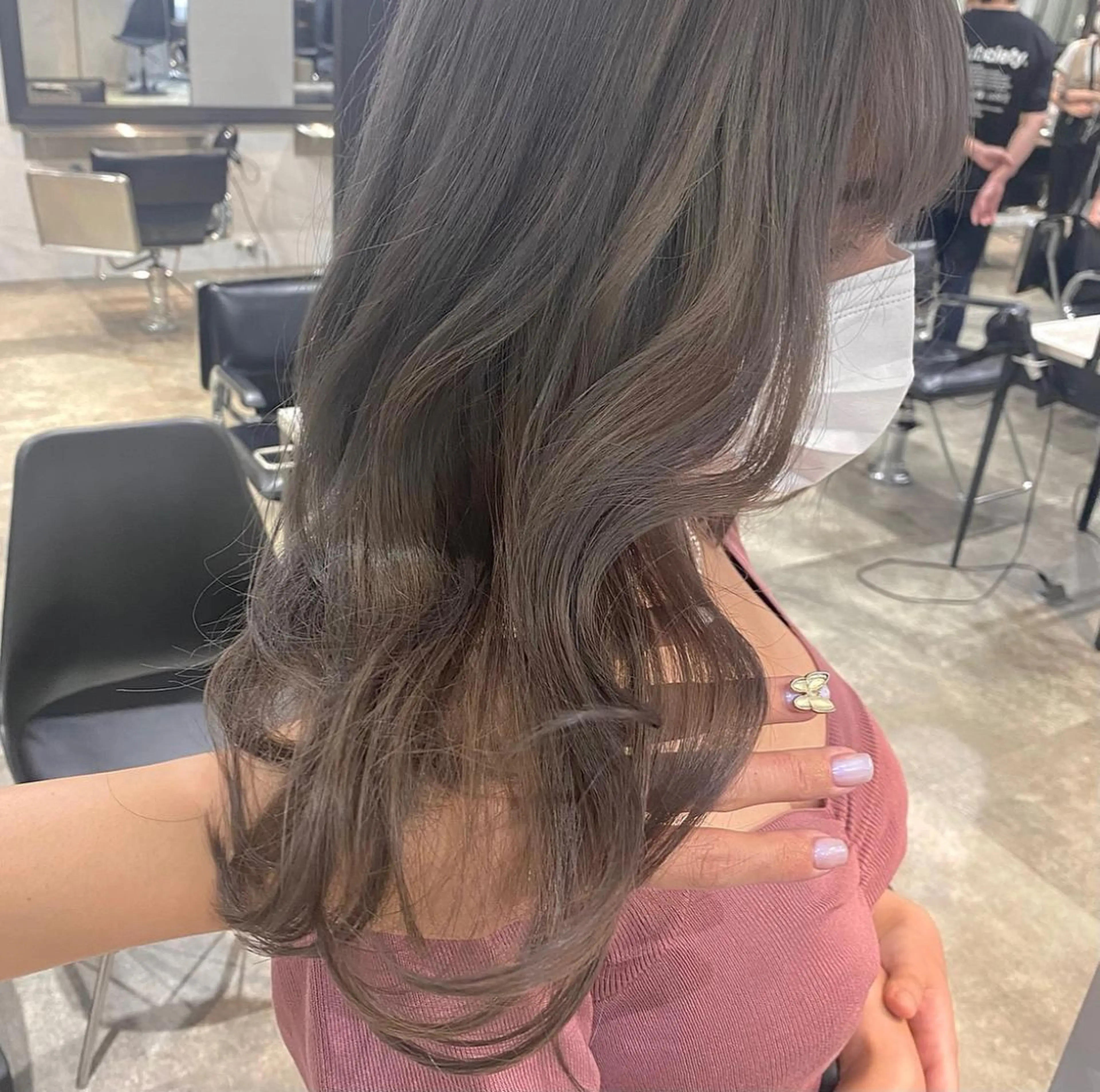 セミロング カラー パーマ ヘアアレンジ ブリーチ グレージュ ミルクティーグレージュ youres hair東新宿店所属・新宿⌇韓国風ヘア ⌇透明感カラーのヘアスタイル