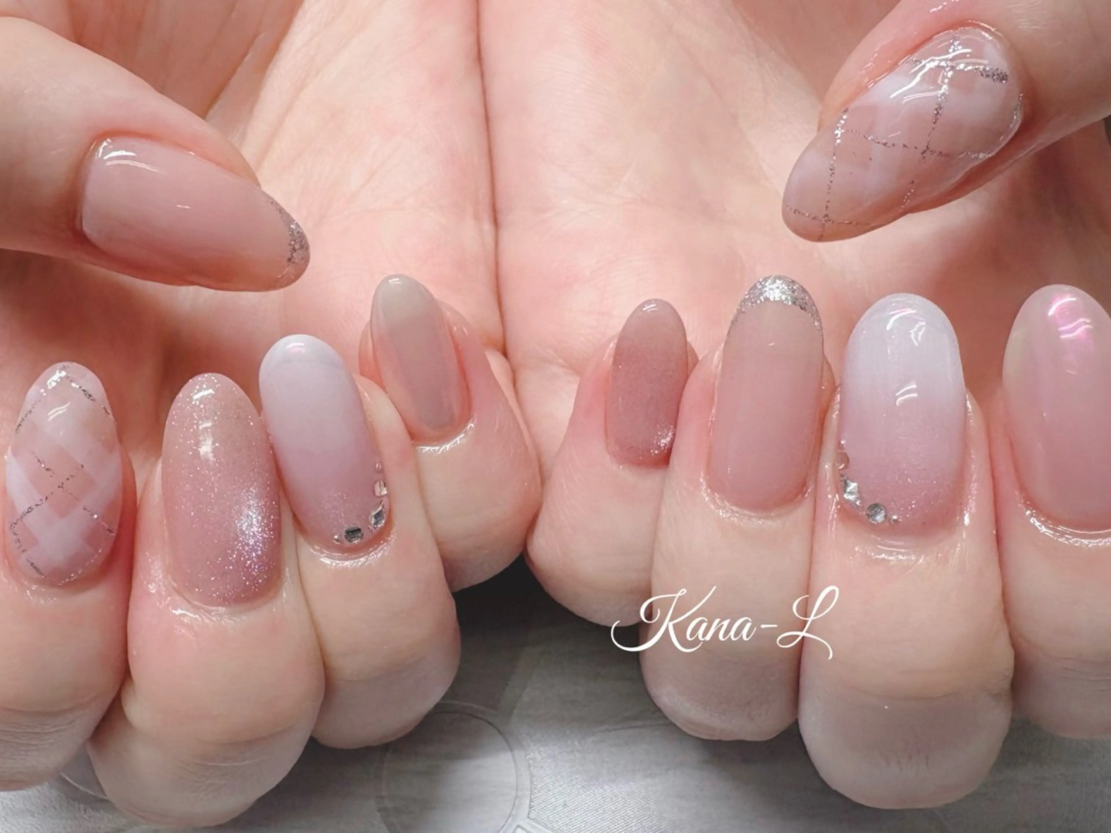 ネイル 芦辺 香奈のネイルデザイン