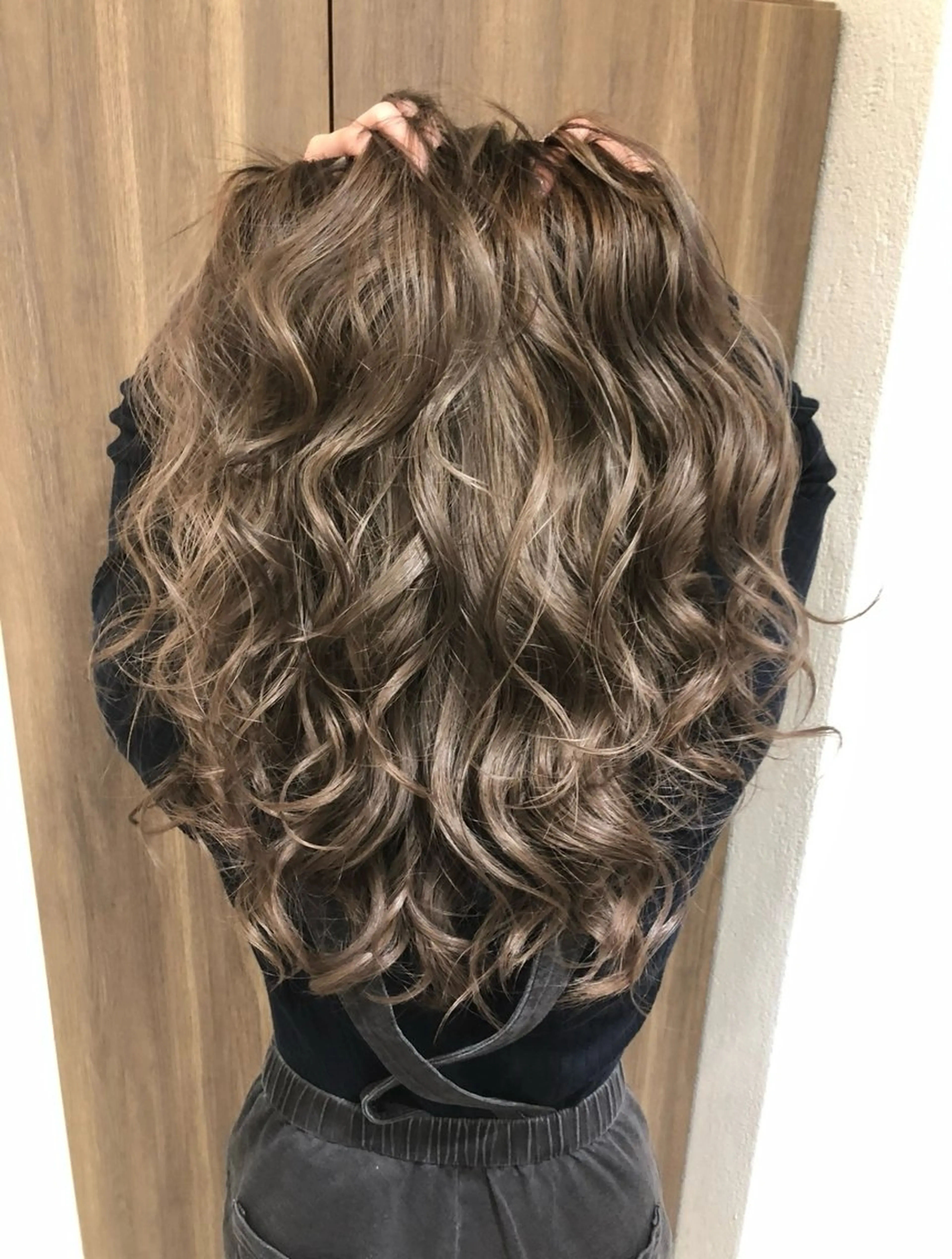 ロング カラー Agu hair rojet所属・Ryujiハイトーン /デザインカラーのヘアスタイル