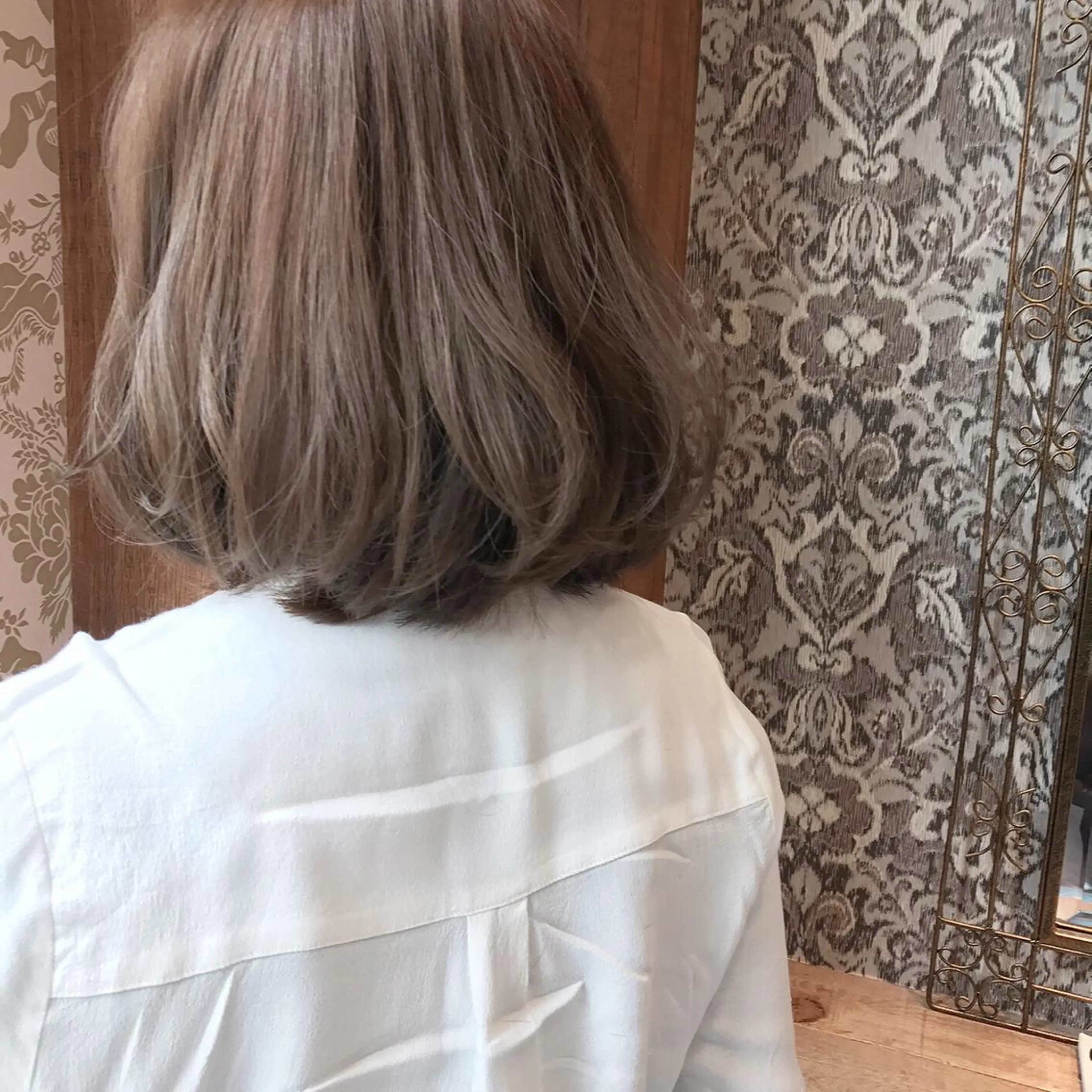 ミディアム カラー ベージュカラー イルミナカラー HARUNA🤍 大人ショートヘアのヘアスタイル