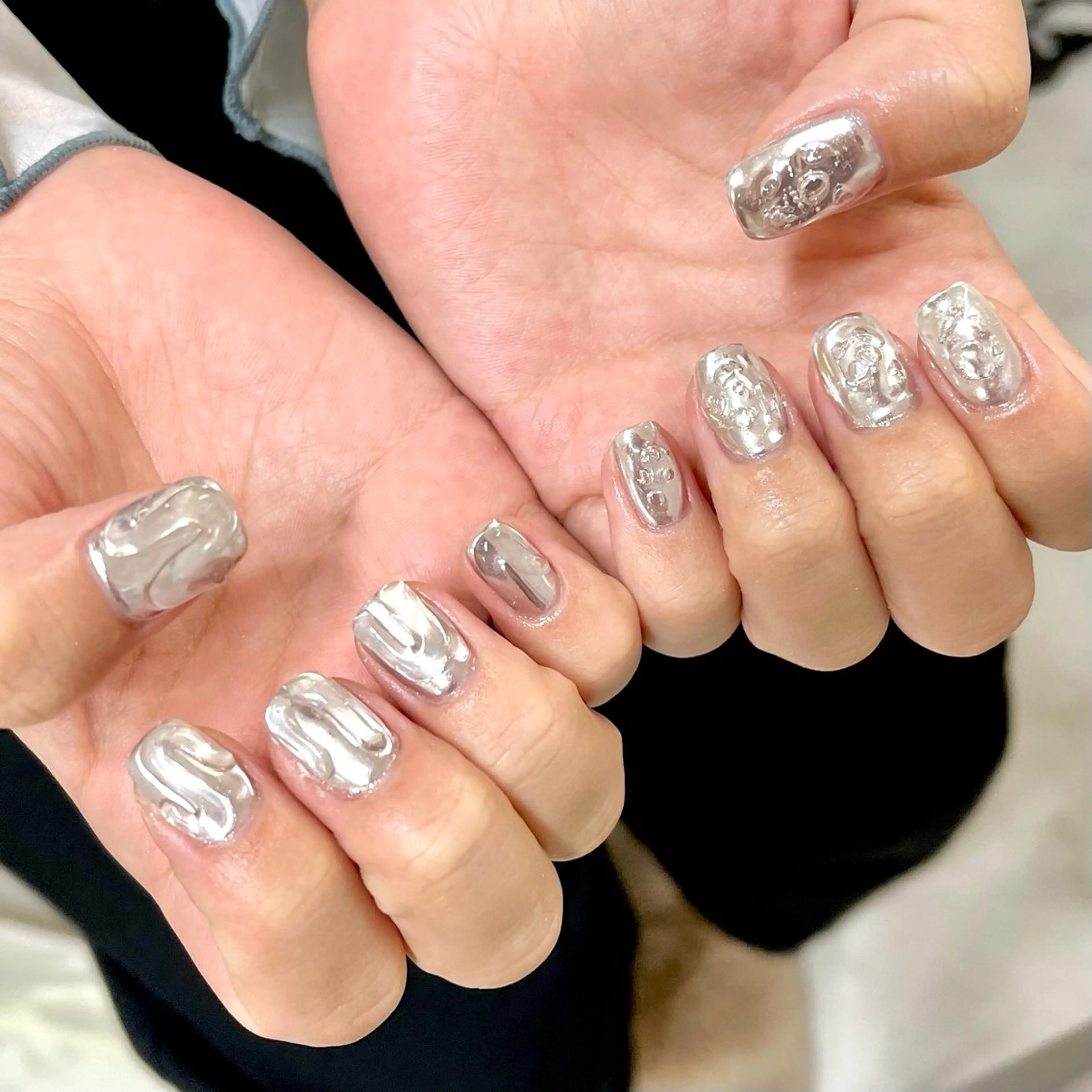 ネイル ミラーネイル ぷっくりネイル One’Ness所属・One’Ness Nana🤍のネイルデザイン