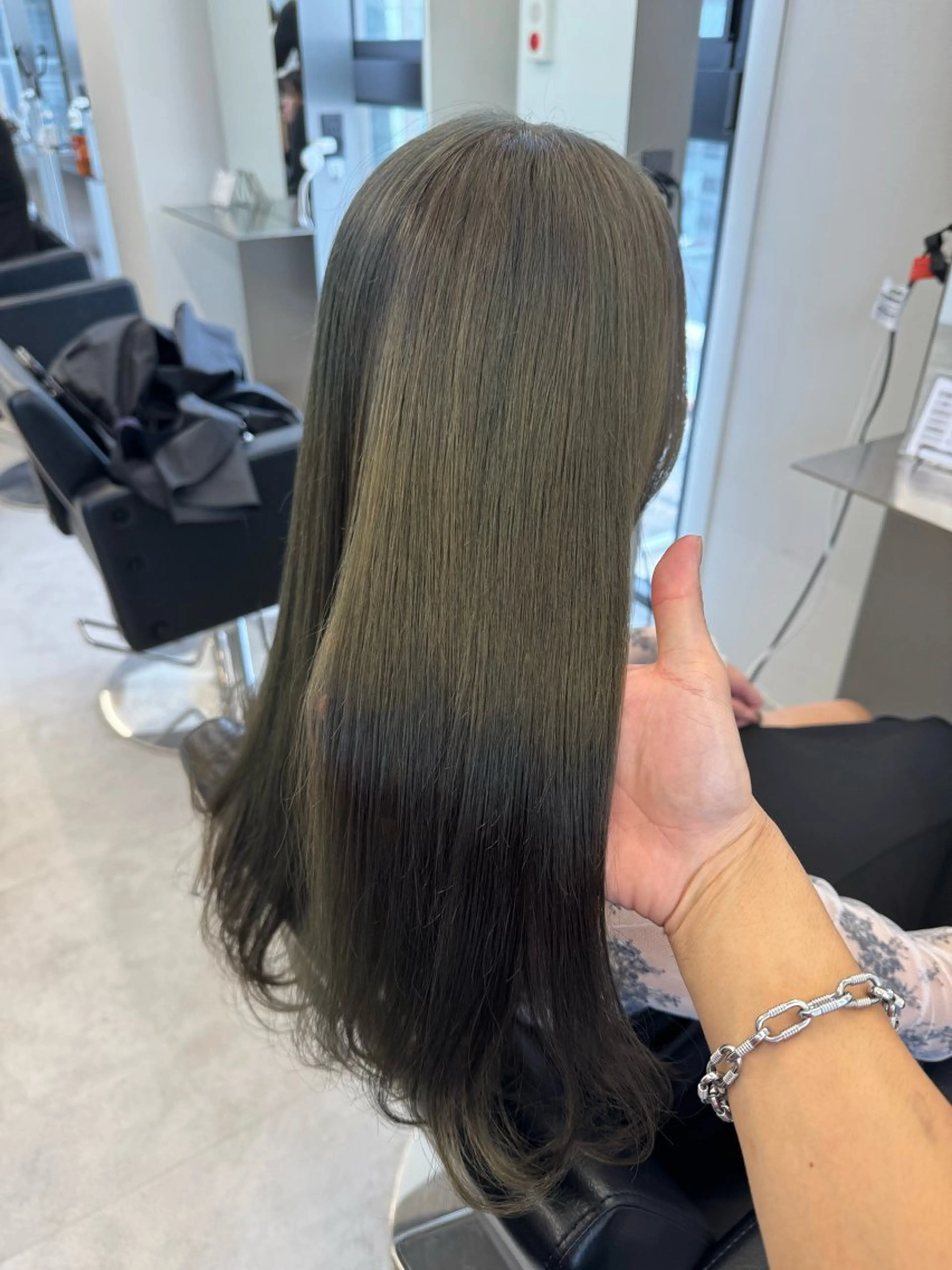 ロング カラー ブリーチ グレージュ オリーブグレージュ オリーブグレー カット ヘアカラー エクステ/透明感 韓国ヘア/KENTAのヘアスタイル