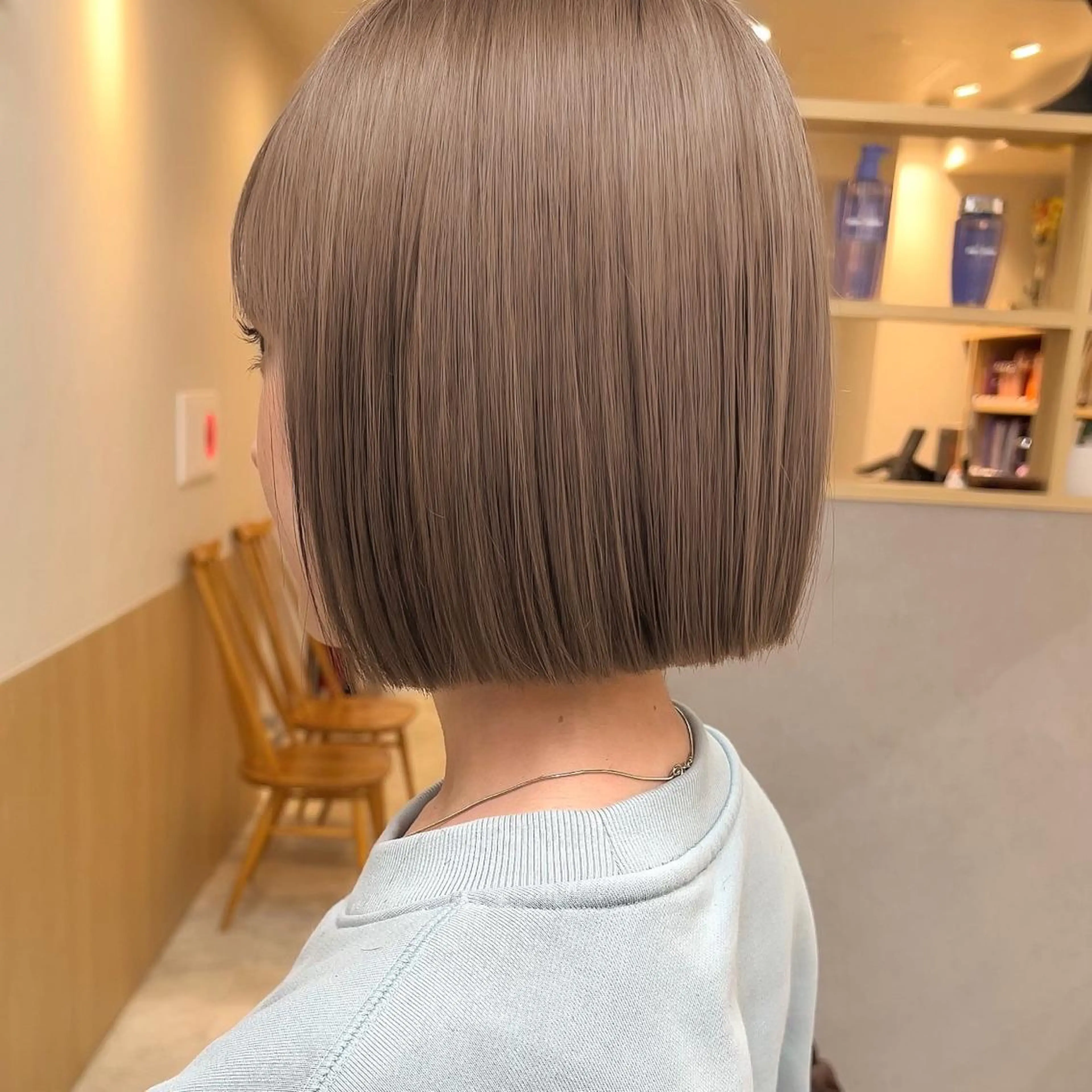 ショート カラー ベージュカラー ブリーチ ミルクティーベージュ sand yokohama所属・✨️今だけ無料✨️ 鶴田みなみのヘアスタイル