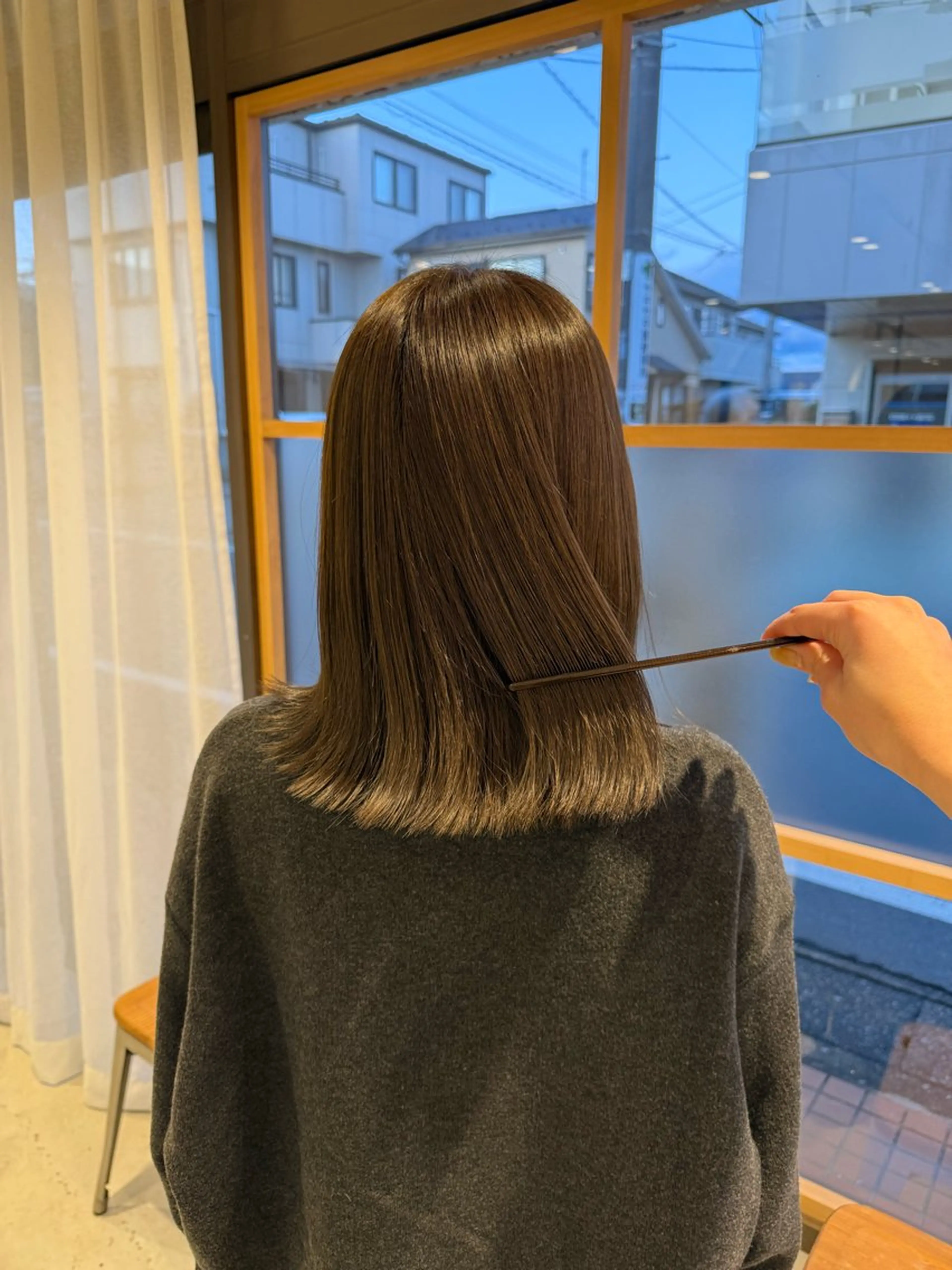 ミディアム カラー 阿部 美羽のヘアスタイル