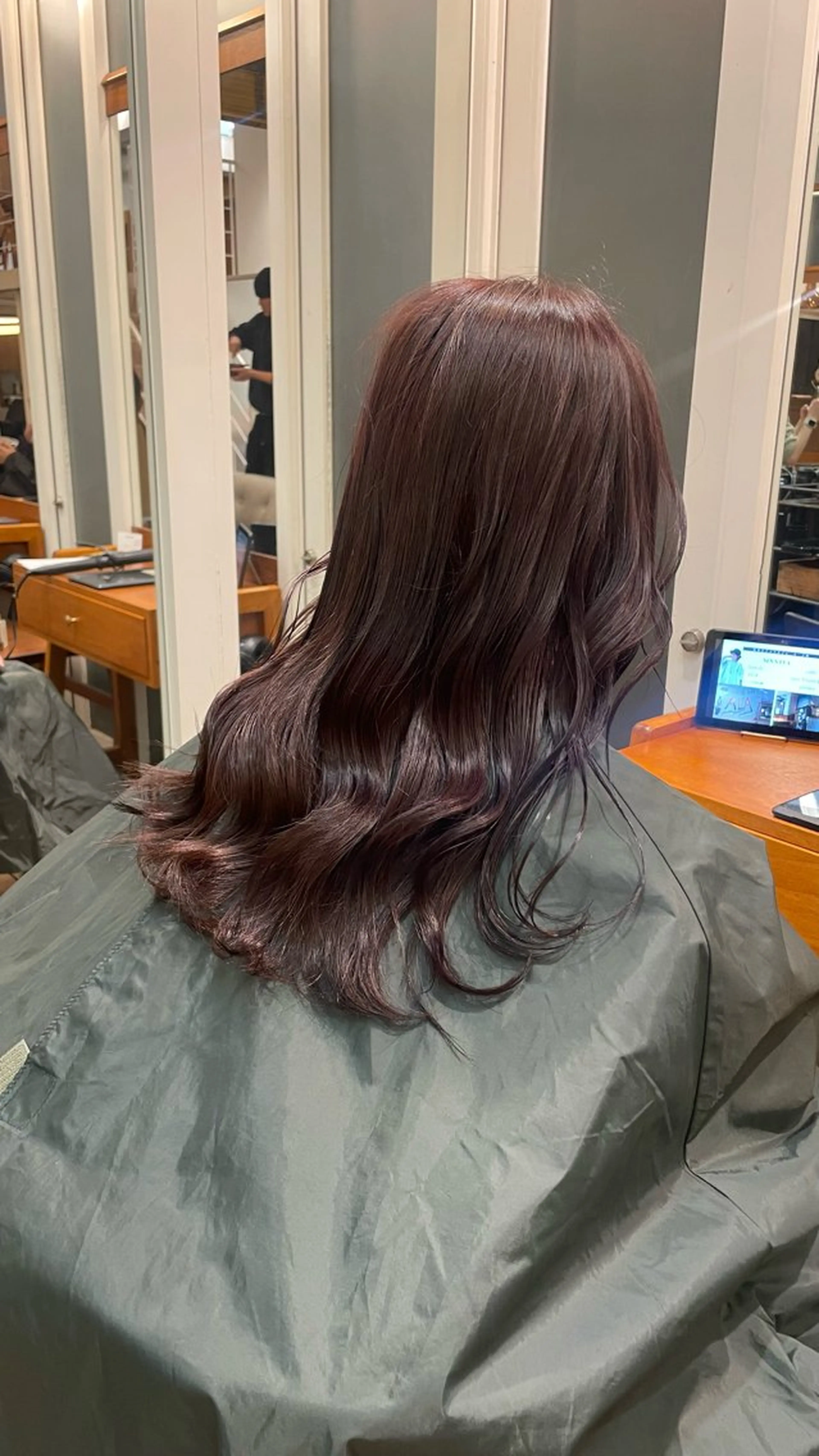セミロング カラー 黒髪 ブルーカラー ブルーブラック 透明感カラー ネイビーカラー 原宿/ケパーマ 🧺ユウマのヘアスタイル