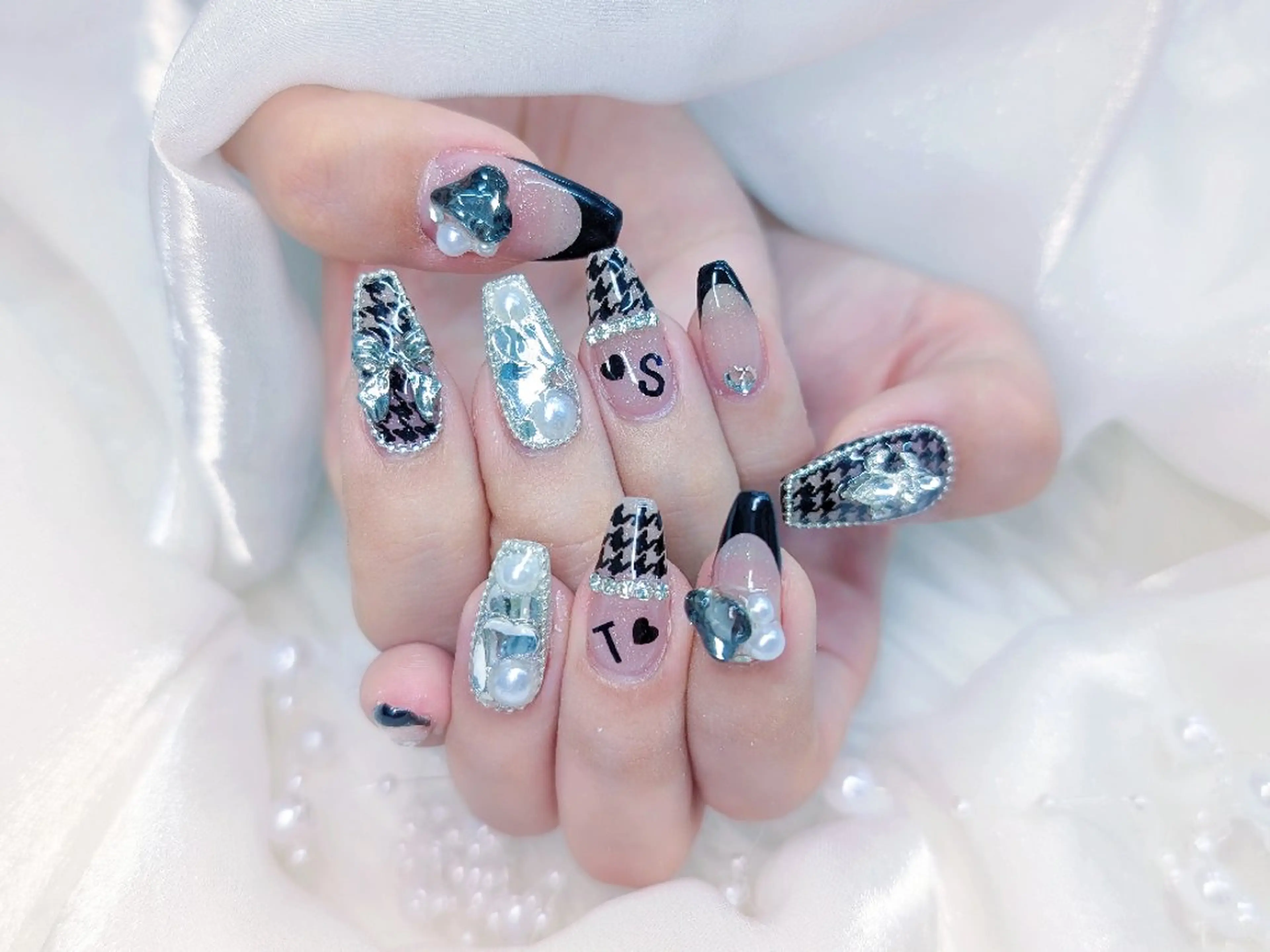 ネイル 長さ出し フラッシュネイル フレンチネイル ジェルネイル キラキラネイル Chouette Nailのネイルデザイン