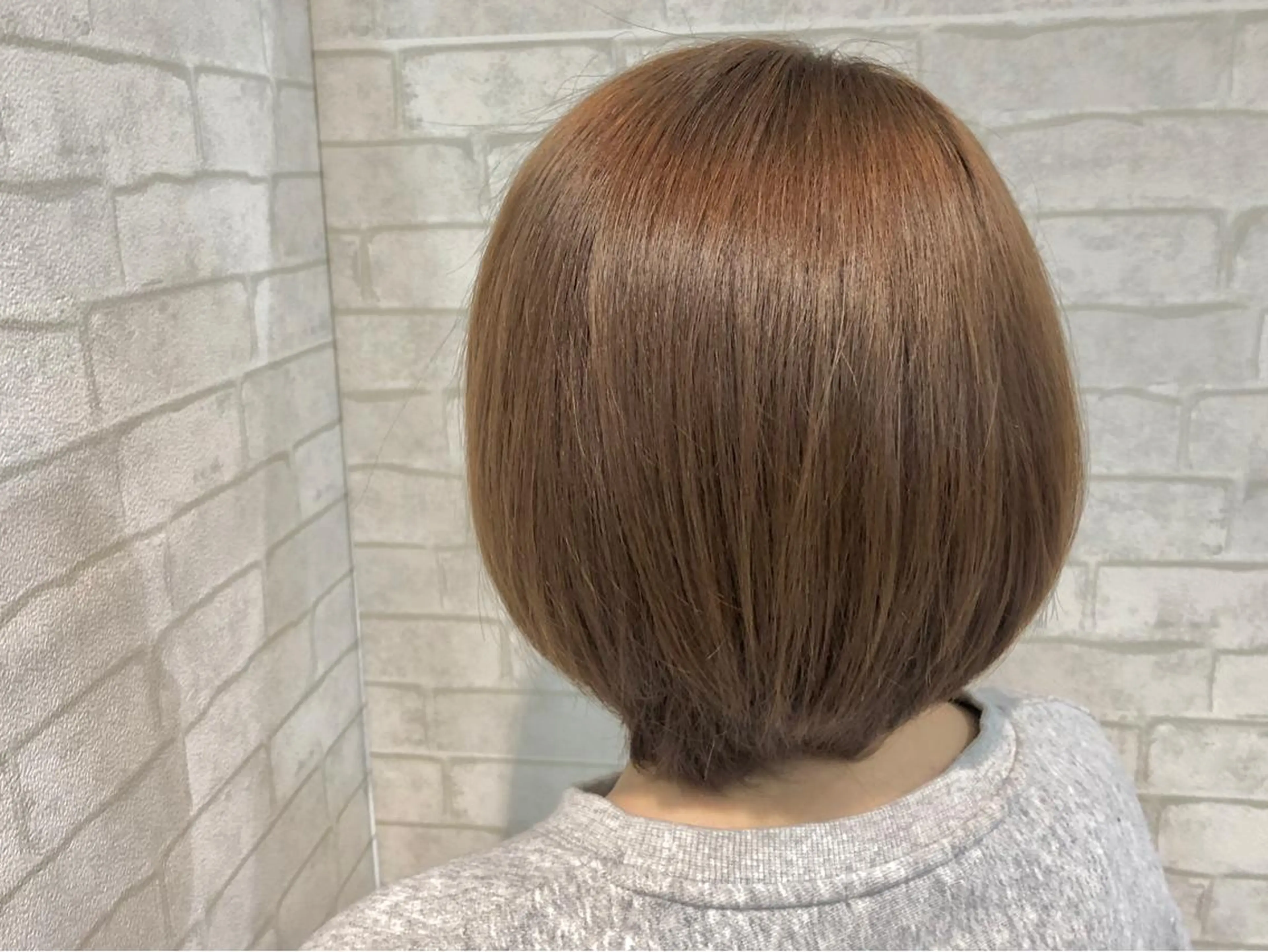 ショート カラー 渡邊 桃香のヘアスタイル