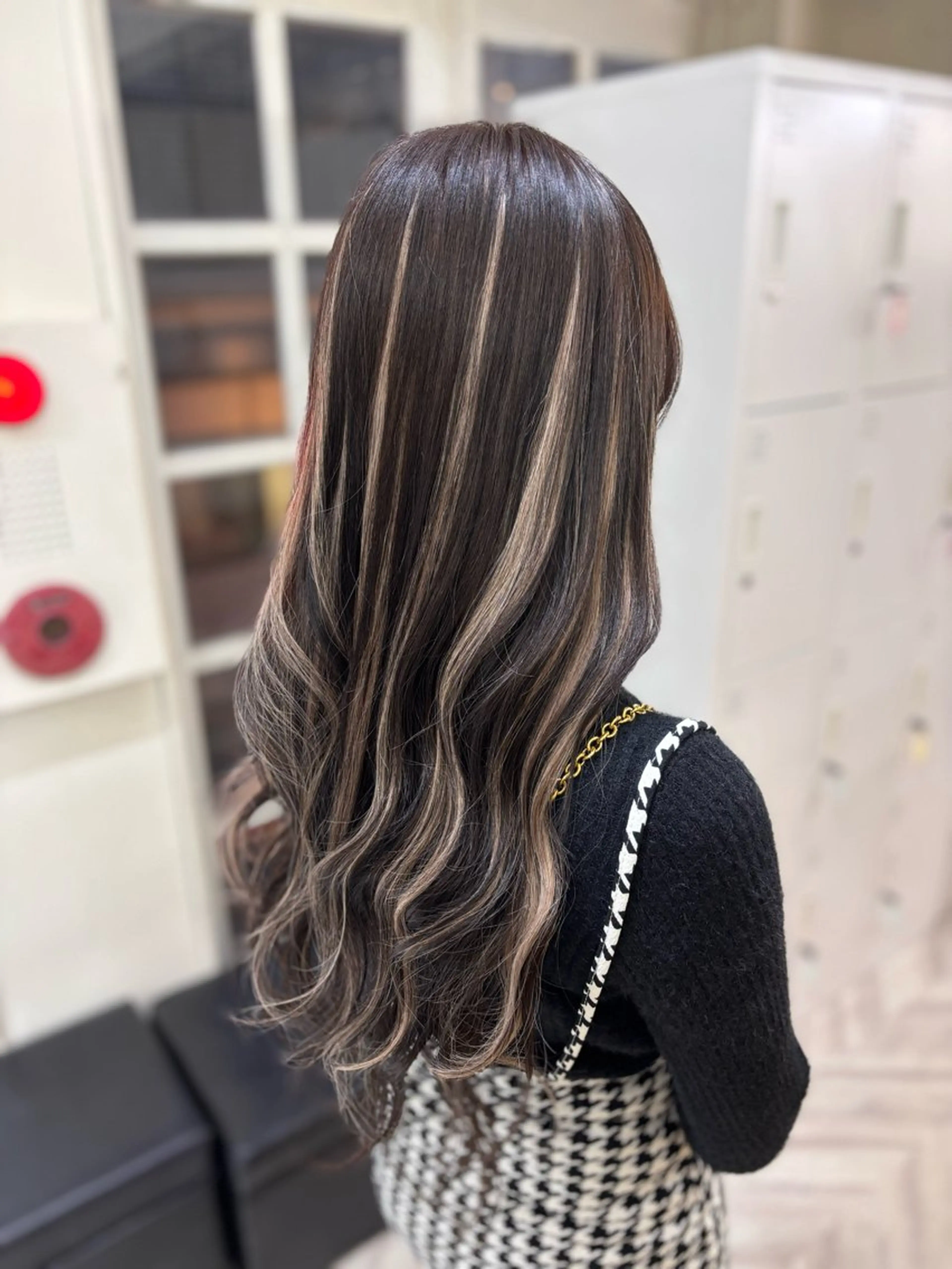 ロング カラー シールエクステ ハイライトカラー エクステ ハイライト ヘアカラー エクステ ベルグロー アルファのヘアスタイル