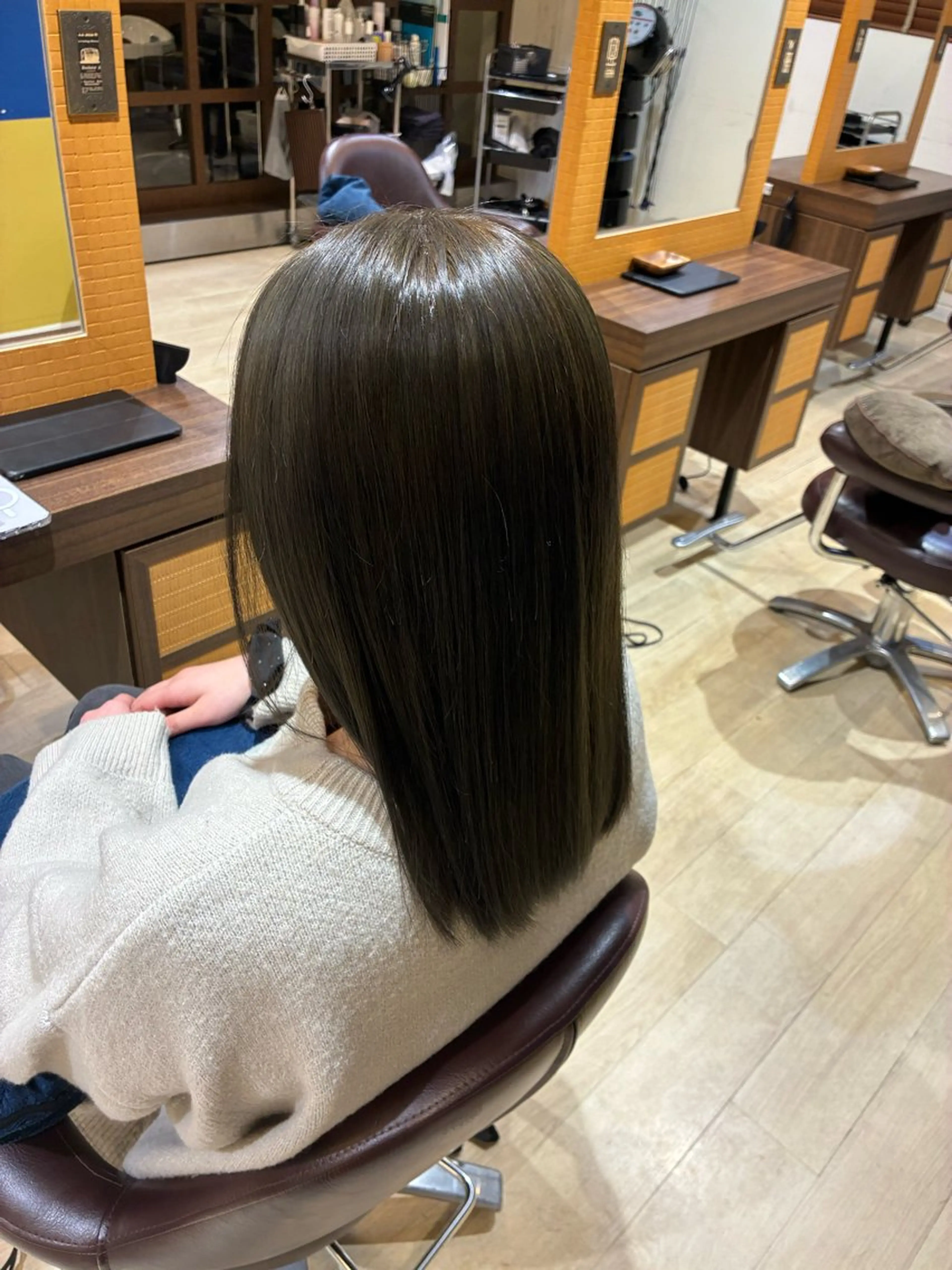 セミロング ヘアカラー トリートメント Orque kazuneのヘアスタイル