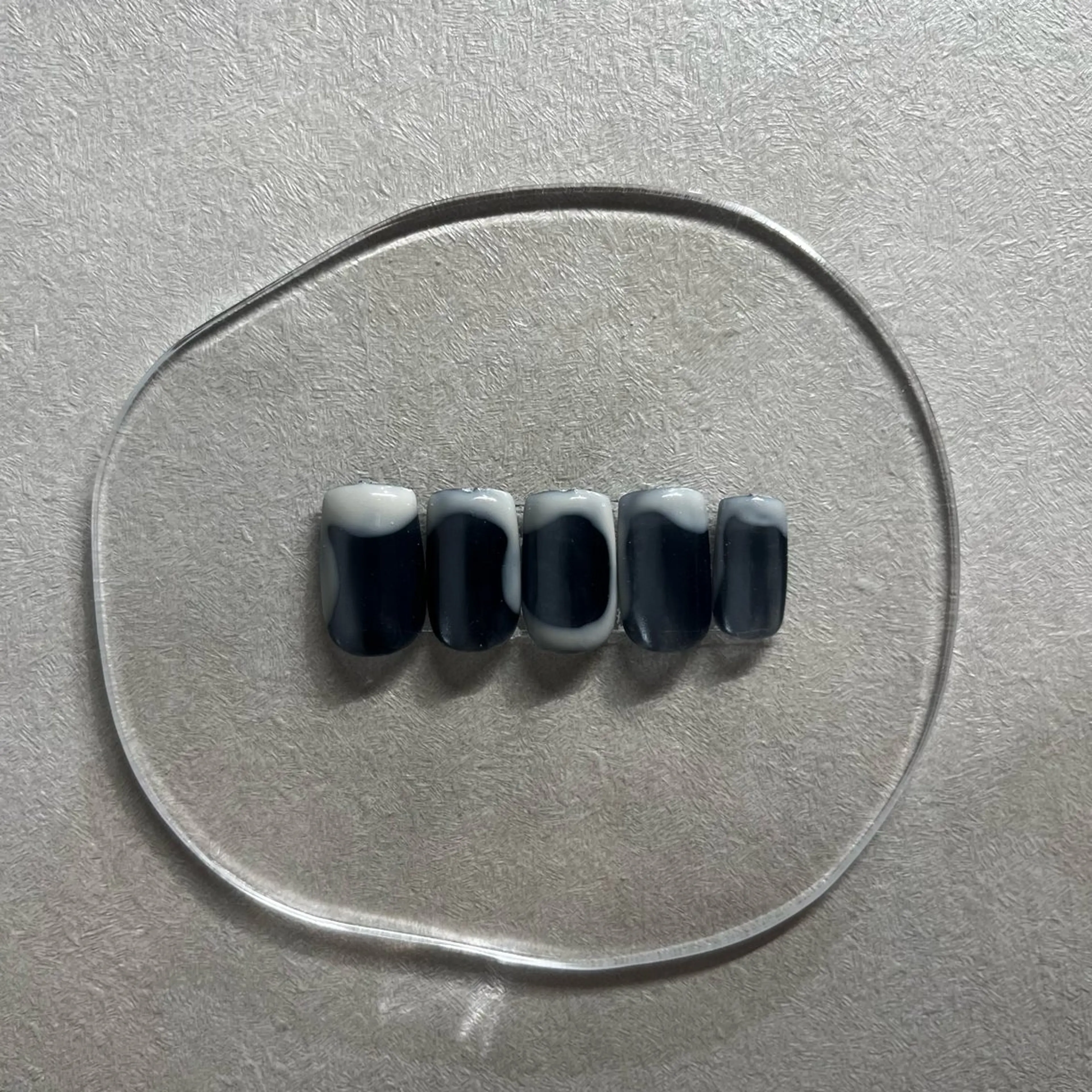 ネイル マグネットネイル ニュアンスネイル シンプルネイル 夏ネイル ハンドネイル nail&care salon soa所属・soa/美容液ケアで 自爪を育てるネイルのネイルデザイン