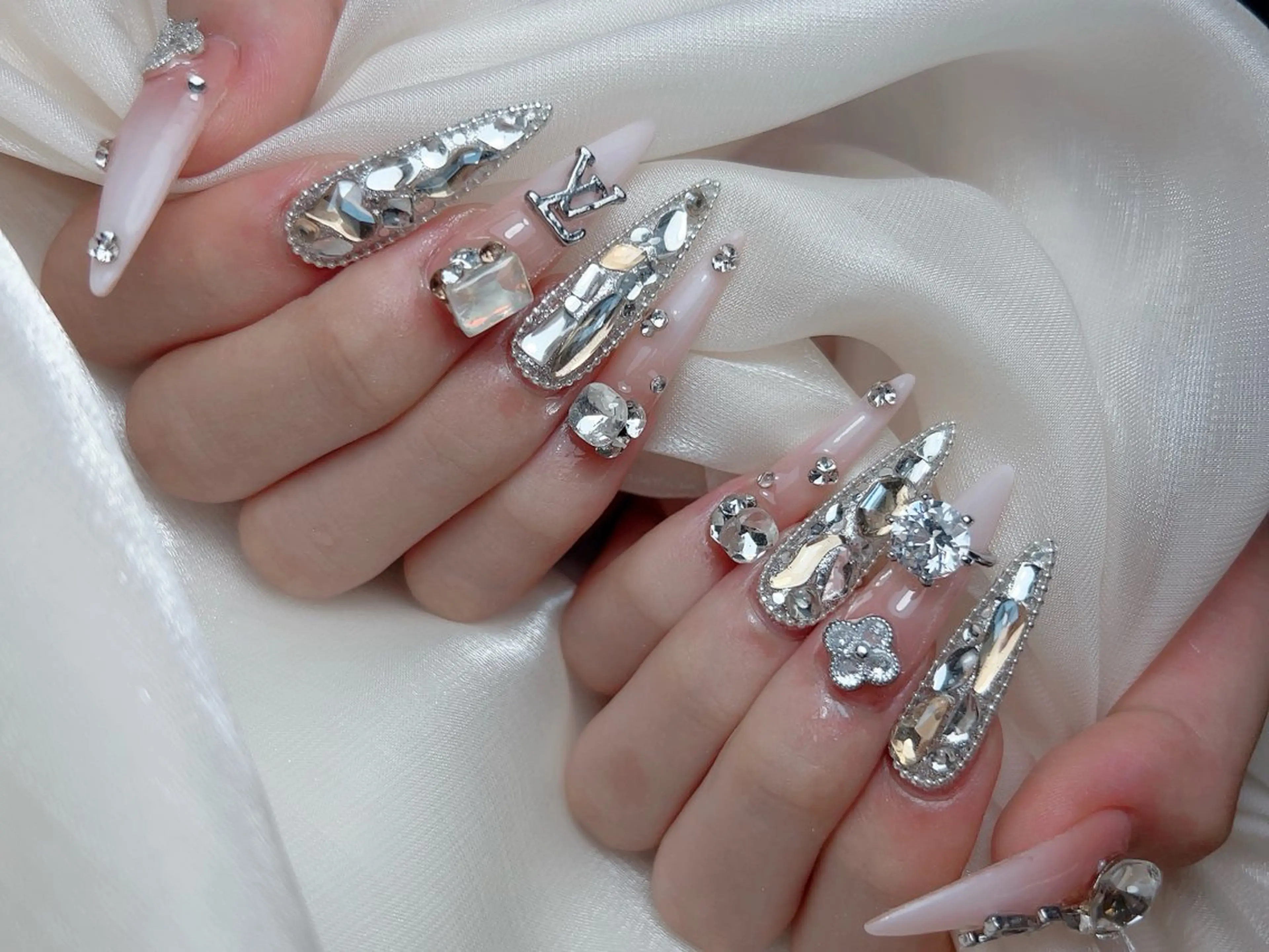 ネイル M🌷nail 長さだし専門店のネイルデザイン