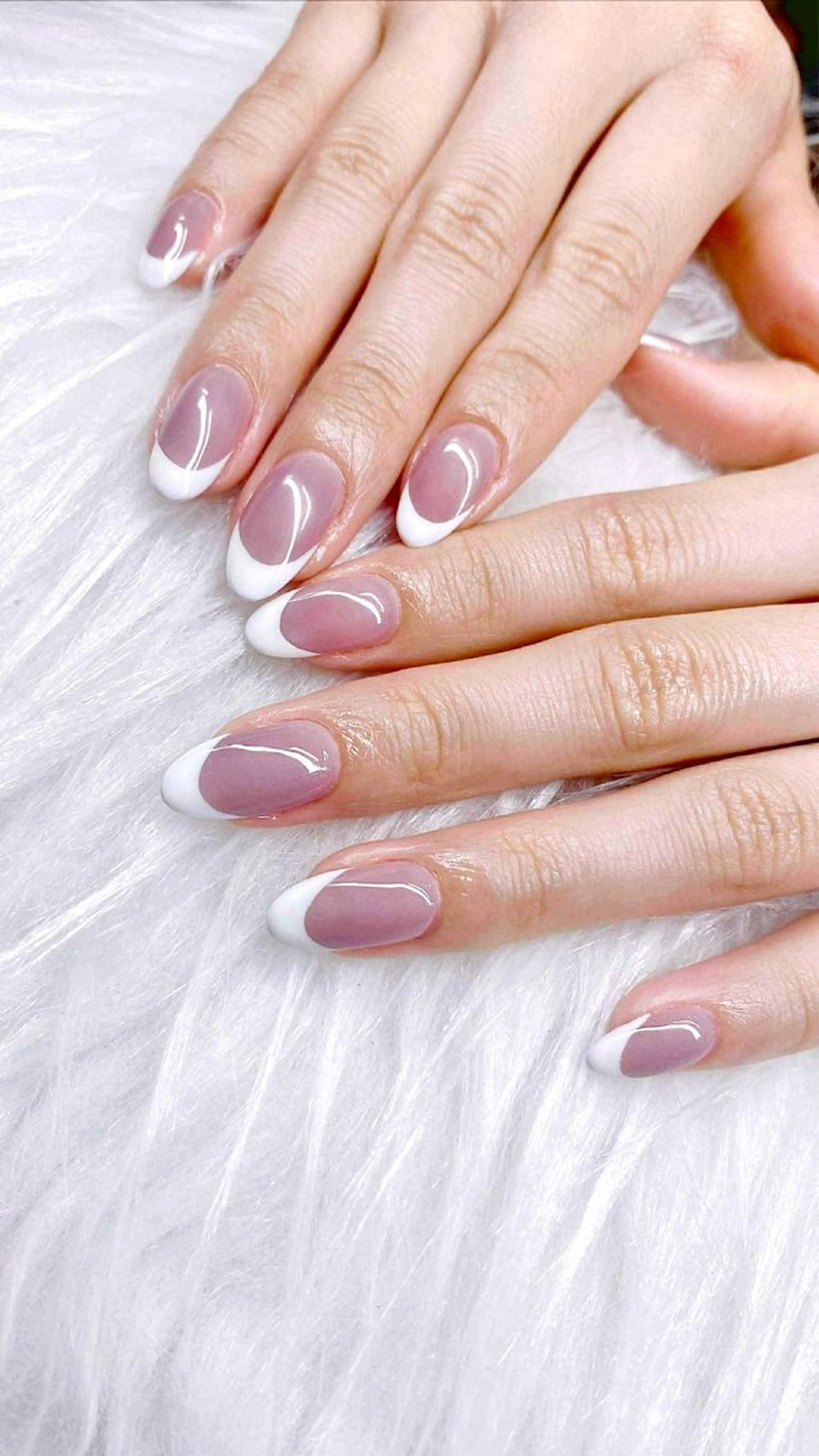 ネイル フレンチネイル ハンドネイル salon GOLD フォンのネイルデザイン