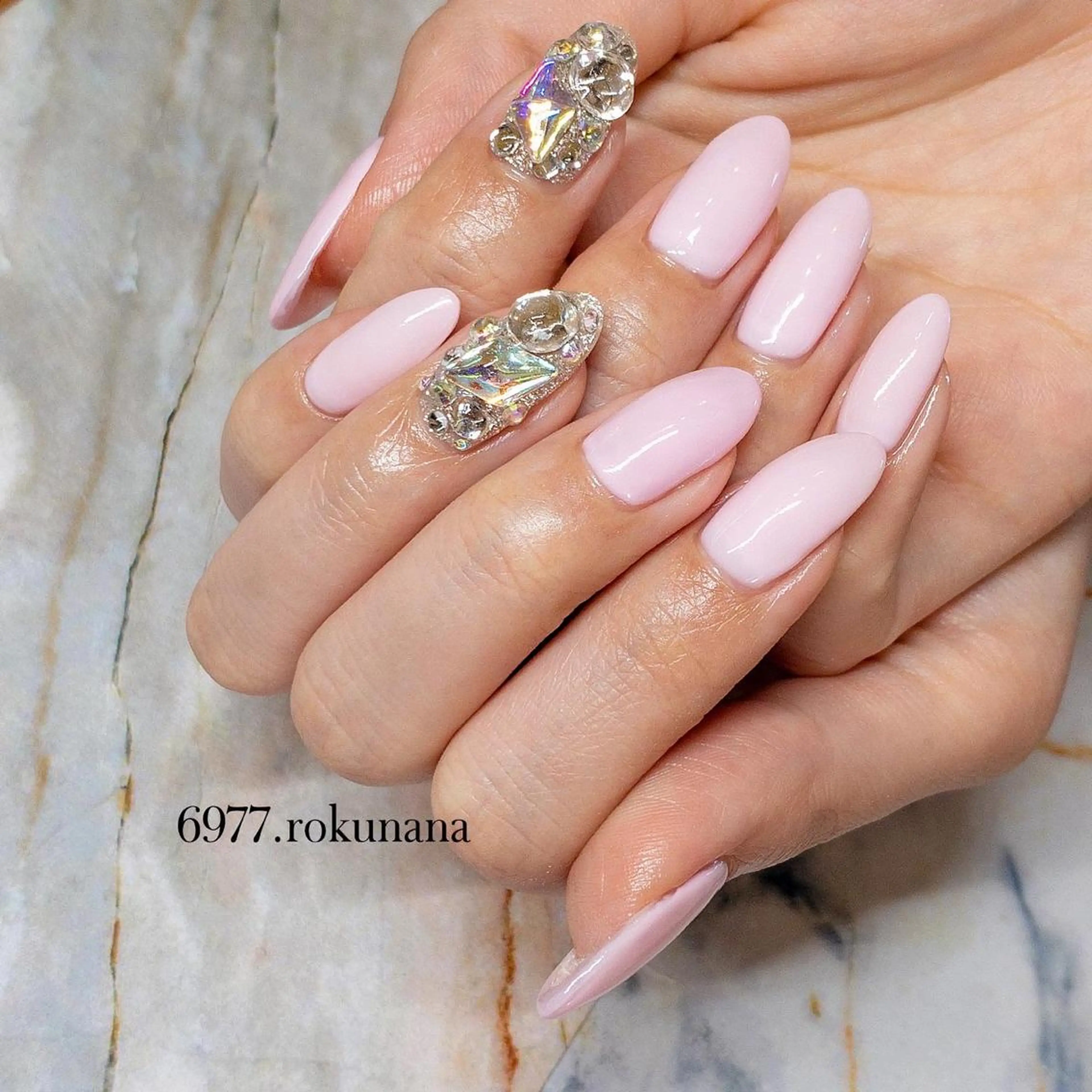 ネイル ストーンネイル rokunana 佐野のネイルデザイン