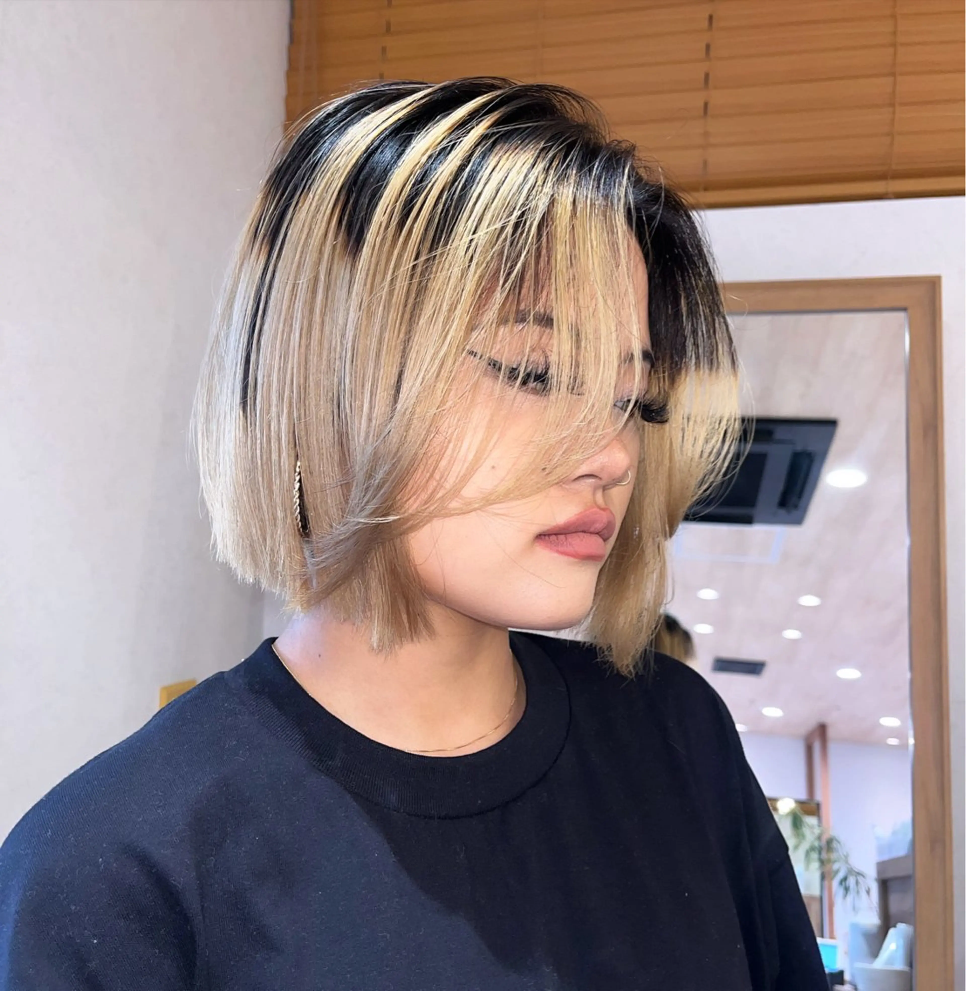 ショート カラー ブリーチ ケアブリーチ ハイトーンカラー 産休中です 艶カラー♡オカのヘアスタイル