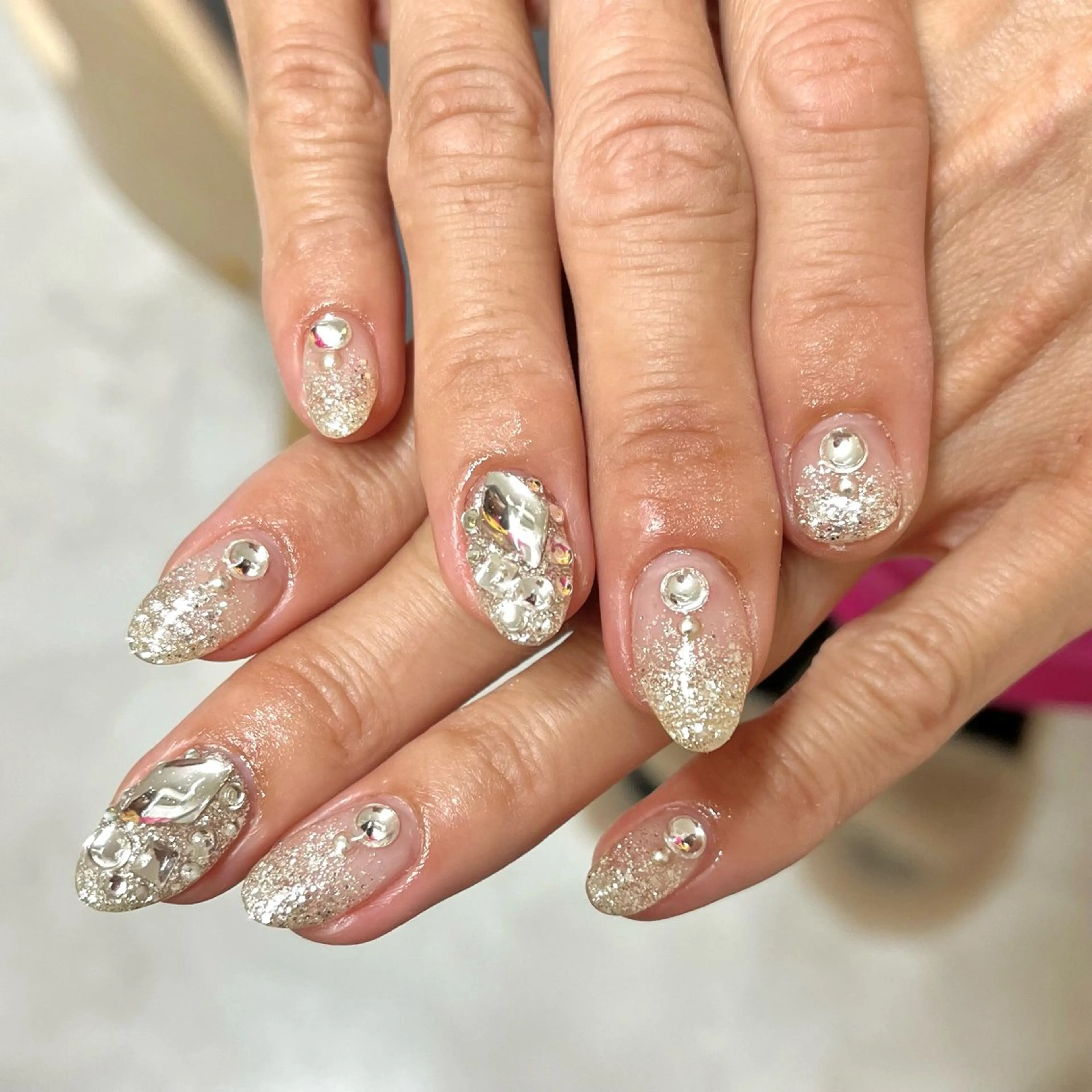 ネイル 長さ出し ジェルネイル キラキラネイル ラメ(グリッター) ニュアンスネイル One’Ness所属・One’Ness Nana🤍のネイルデザイン