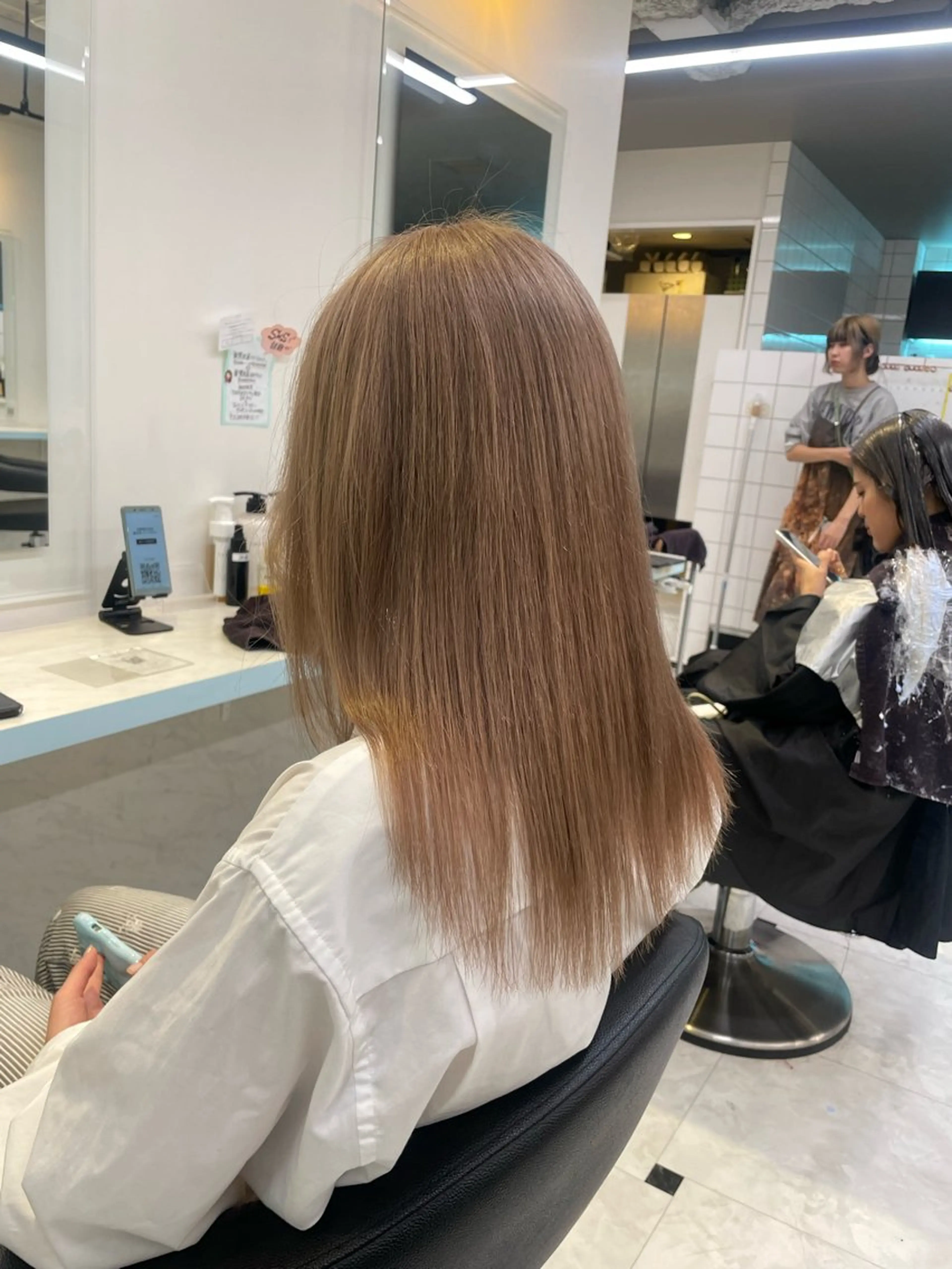 セミロング ヘアカラー 🩷モテ髪＆透明感 🩷ミルクティー🩷のヘアスタイル