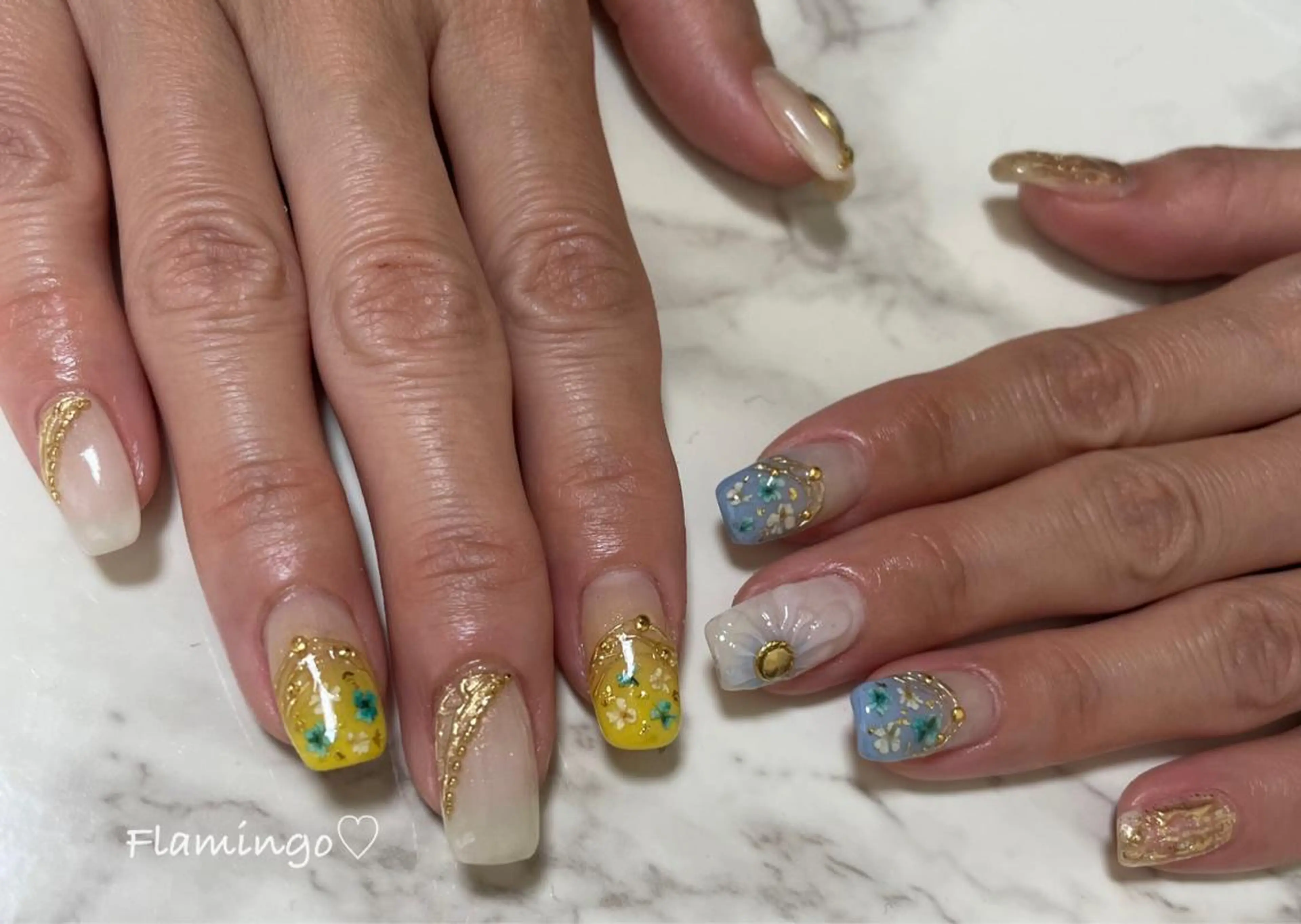 ネイル ブルー フラワーネイル ジェルネイル グラデーション ミラーネイル 40代からの爪肌を 労る♡きちんとネイルのネイルデザイン