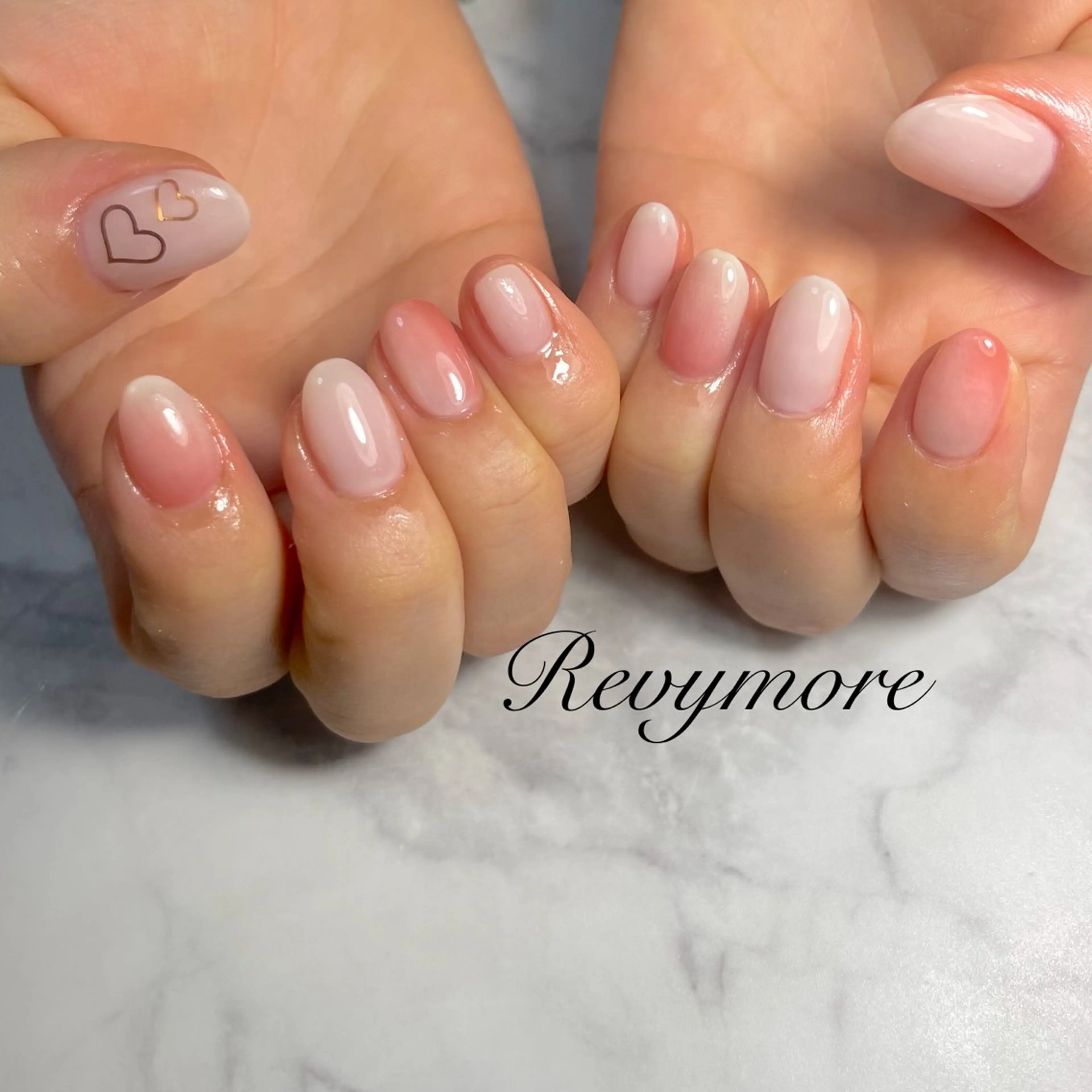 ネイル ジェルネイル ニュアンスネイル オフィスネイル シンプルネイル nail salon Revymore所属・nail salon Revymoreのネイルデザイン