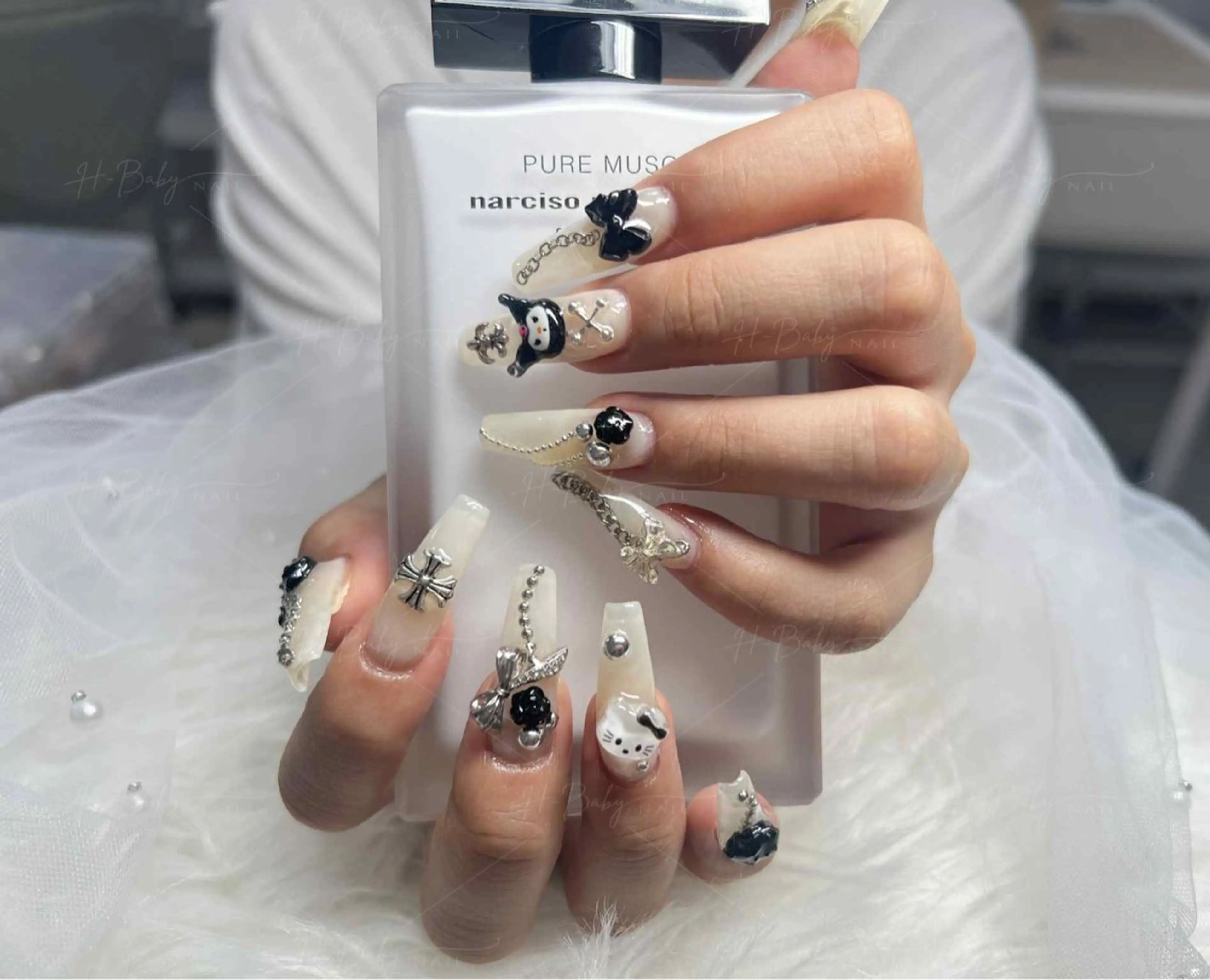 ネイル フレンチネイル ジェルネイル ガラスフレンチ ハロウィン ハート H.baby Nail Salonのネイルデザイン