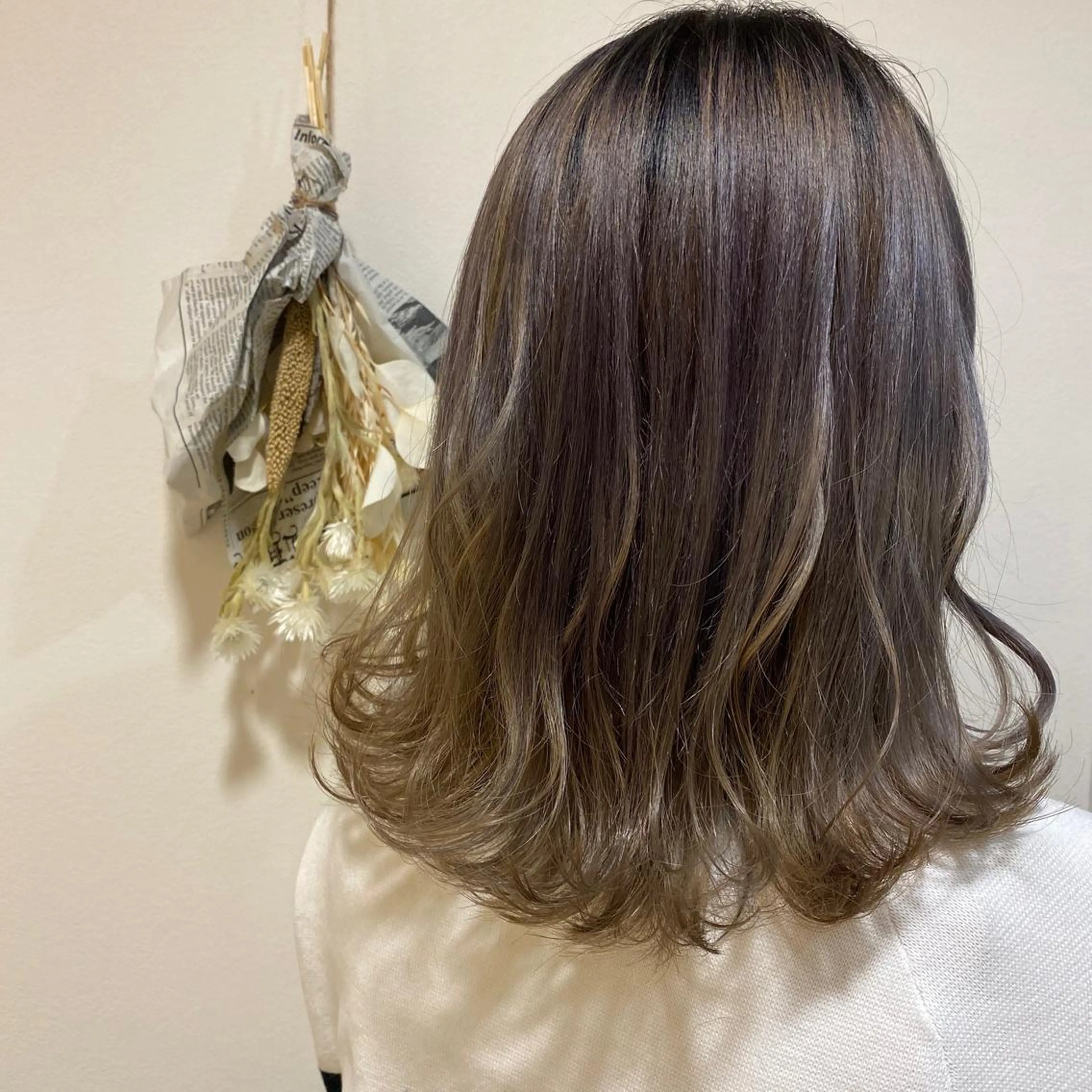 ミディアム 長井 麻帆のヘアスタイル