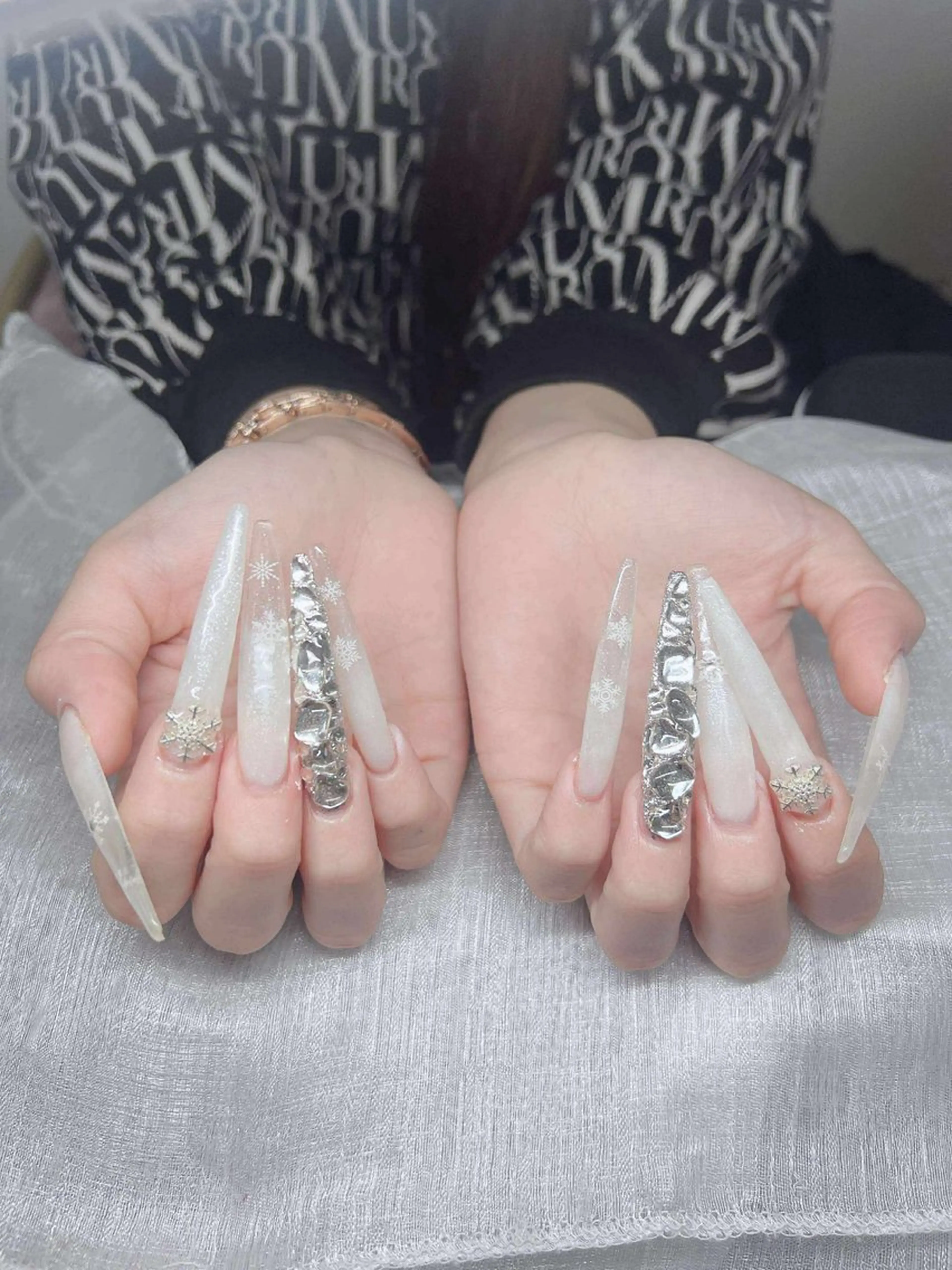 ネイル 長さ出し グラデーション 卒業式 キラキラネイル マグネットネイル ハンドネイル Lee Nailsのネイルデザイン