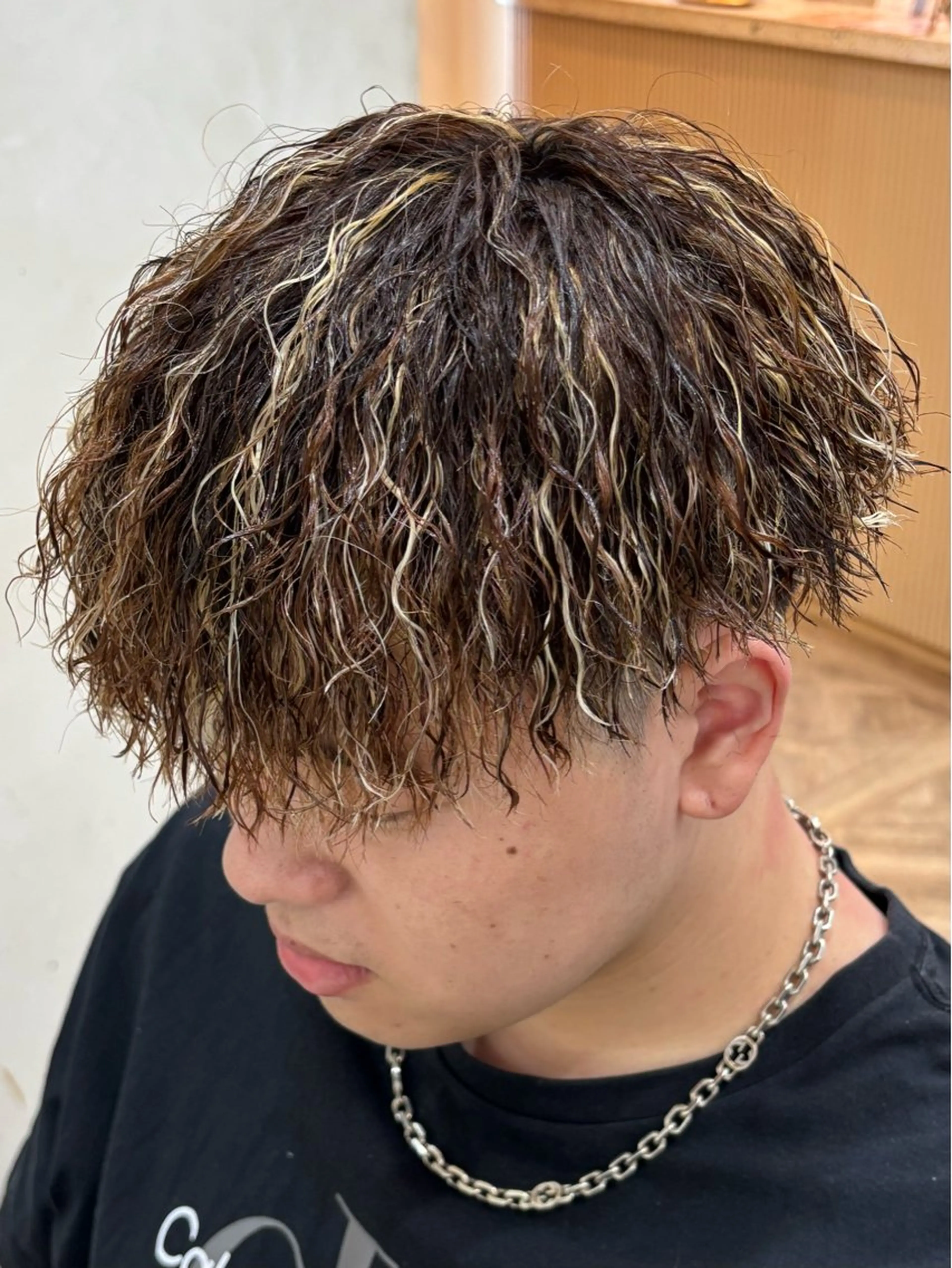 ショート パーマ メンズ メンズメッシュ カット ヘアカラー パーマ パーマ職人DAIKI ツイスパ/波巻きのヘアスタイル