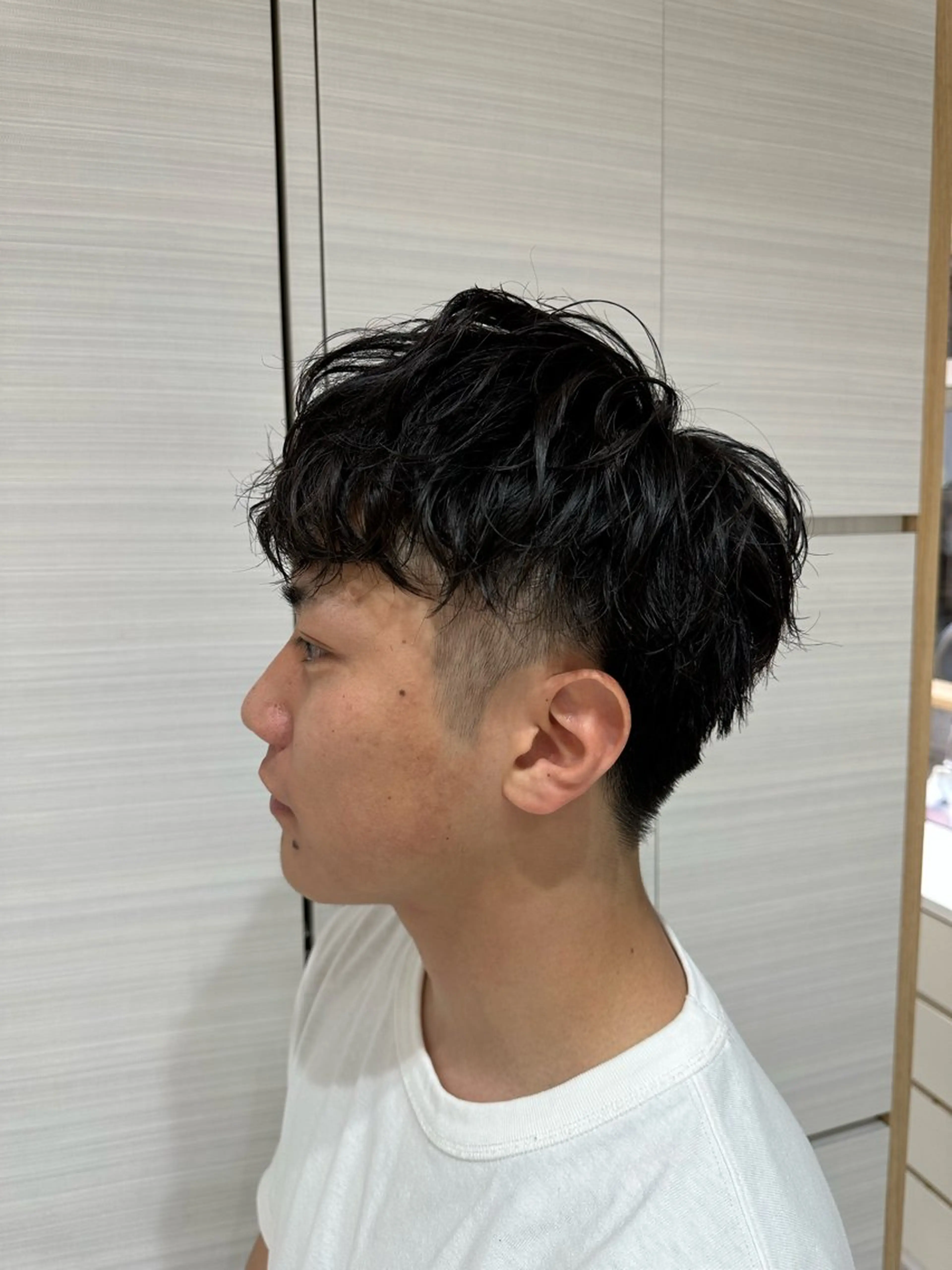 ショート パーマ メンズ メンズブリーチ ダウンパーマ メンズハイライト メンズインナーカラー メンズ韓国風 中嶋 紘夢のヘアスタイル