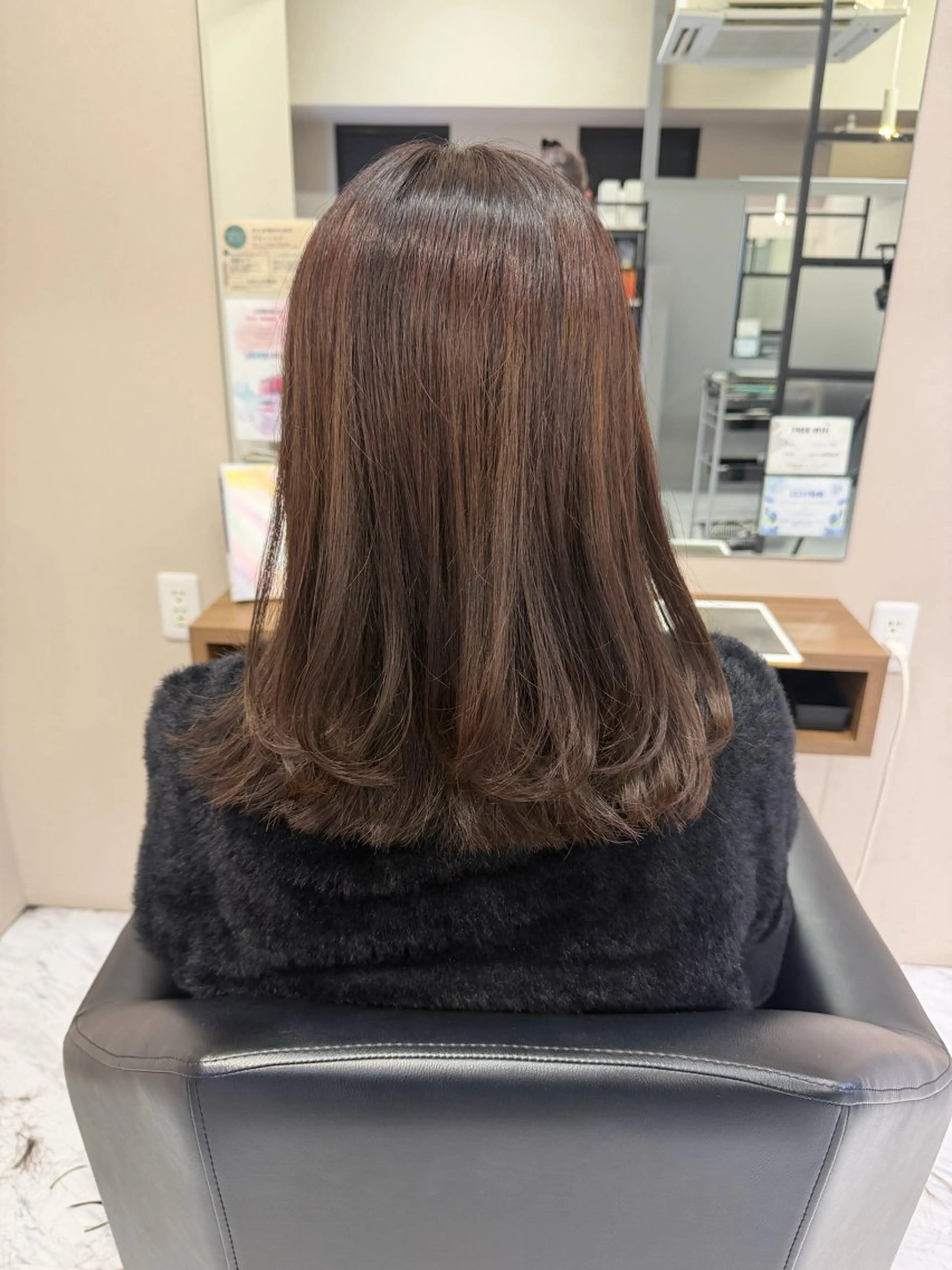 ミディアム 外ハネヘア カット ヘアカラー ONE CONCEPT【ワンコンセプト】所属・飯味 華菜のヘアスタイル