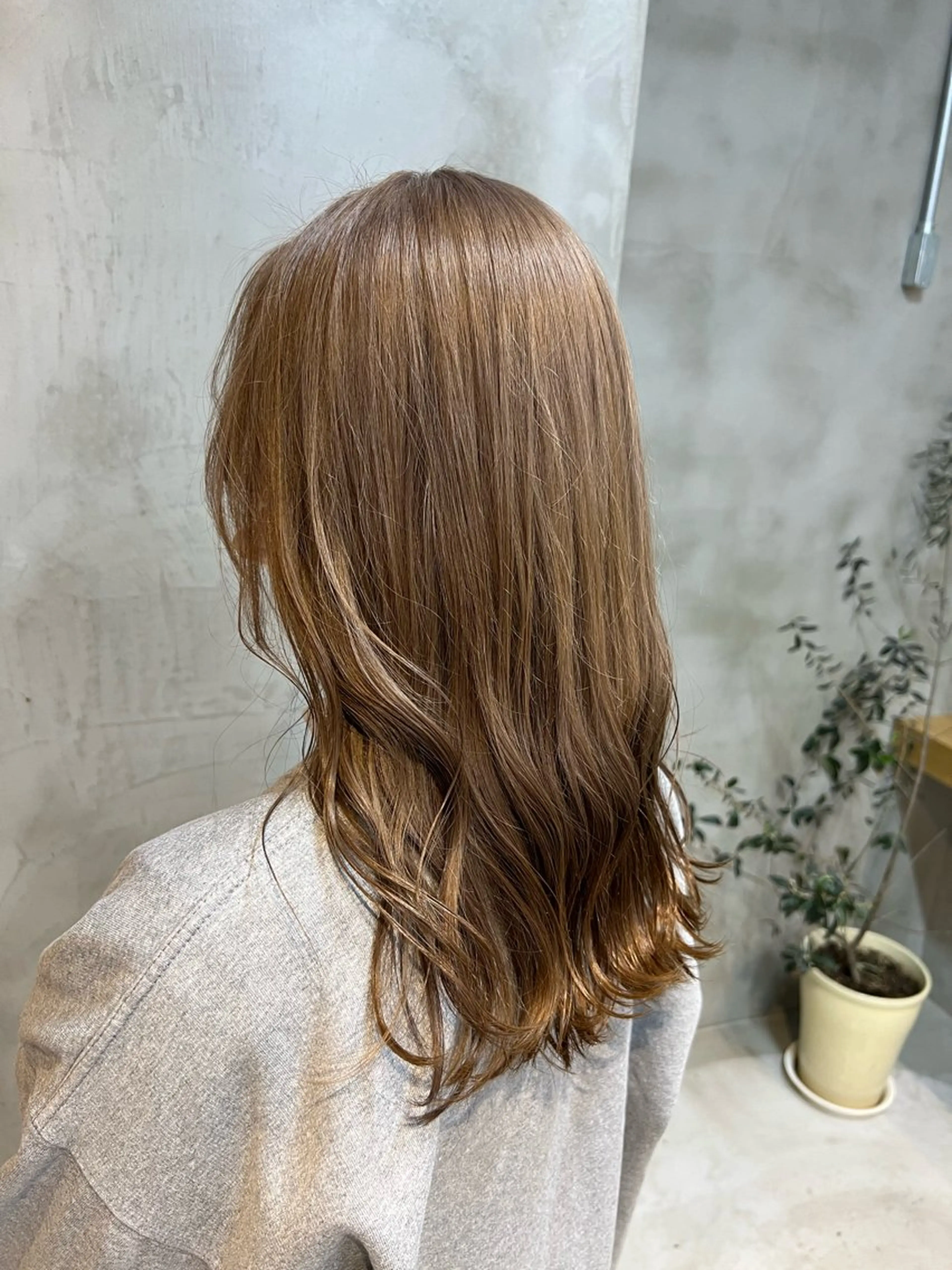 セミロング カラー パーマ ヘアアレンジ くびれヘア 顔まわりレイヤー 韓国風ヘア くびれレイヤー レイヤーカット ショートヘア原宿 fifth コシのヘアスタイル