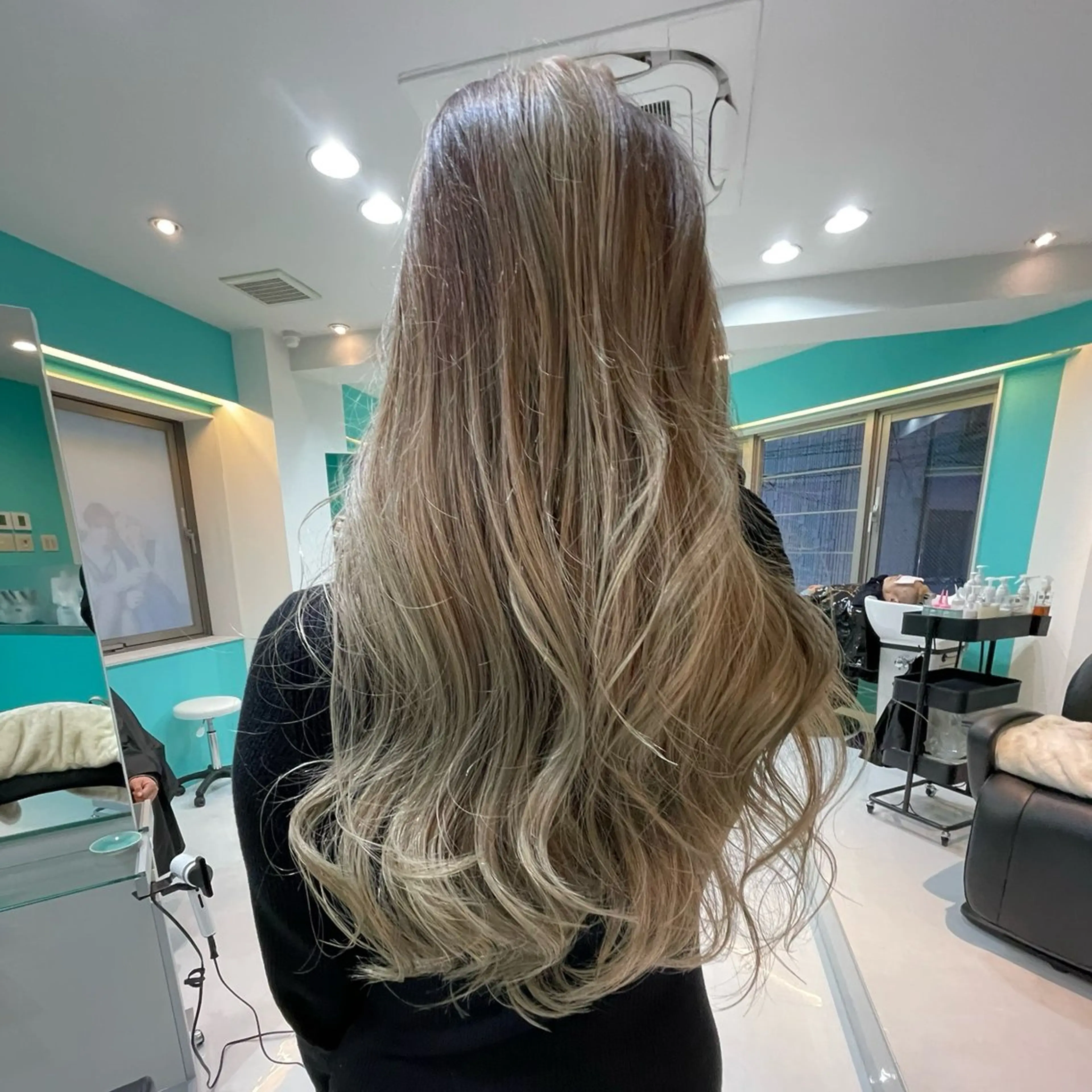 ロング カラー バレイヤージュ レイヤーカット Natsuki🤍 透明感×艶カラー🫧のヘアスタイル