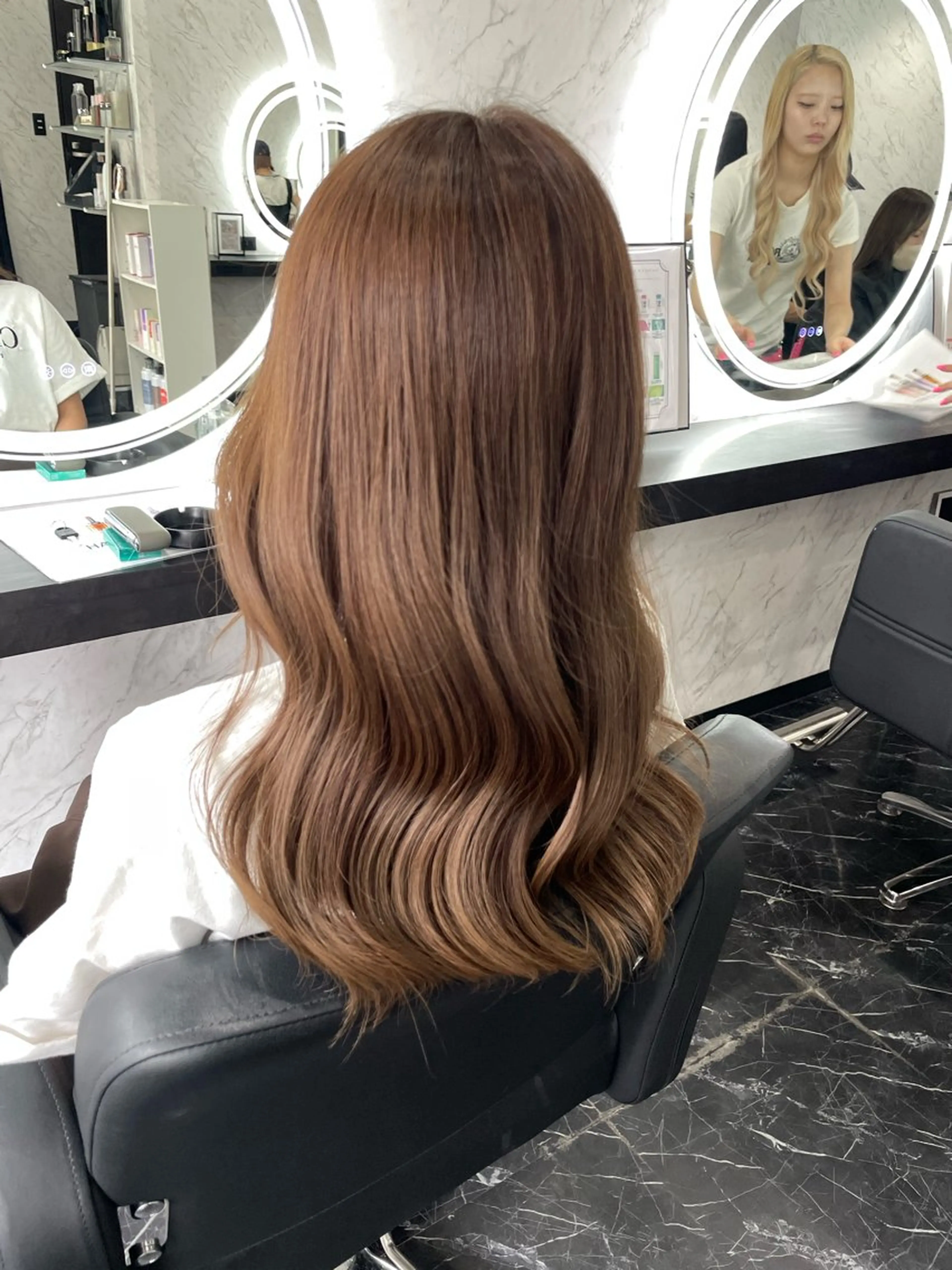 セミロング トリートメント カット ヘアカラー トリートメント 五十嵐 満梨奈のヘアスタイル