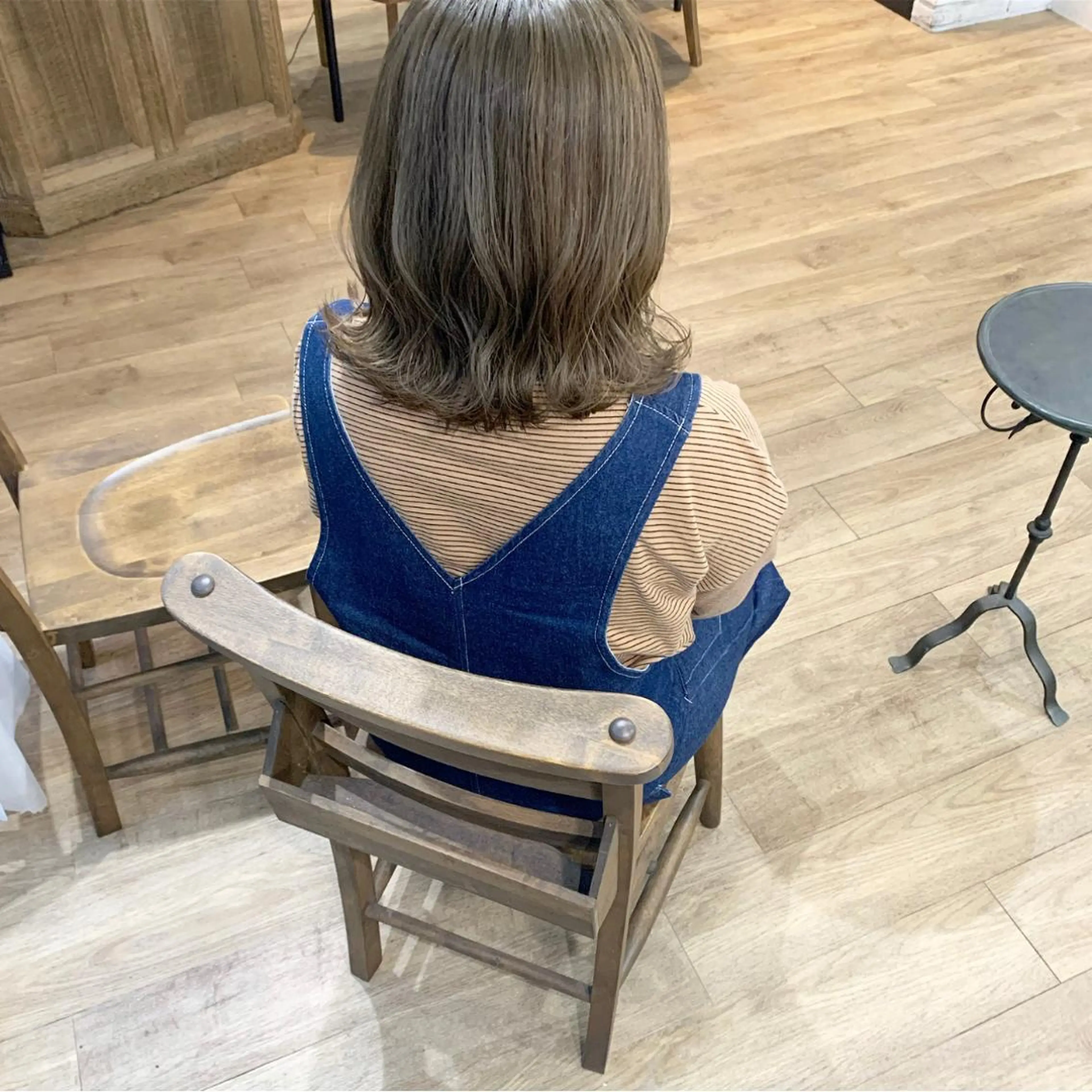 ミディアム いけだ　ひかり ハイライトくびれヘアのヘアスタイル