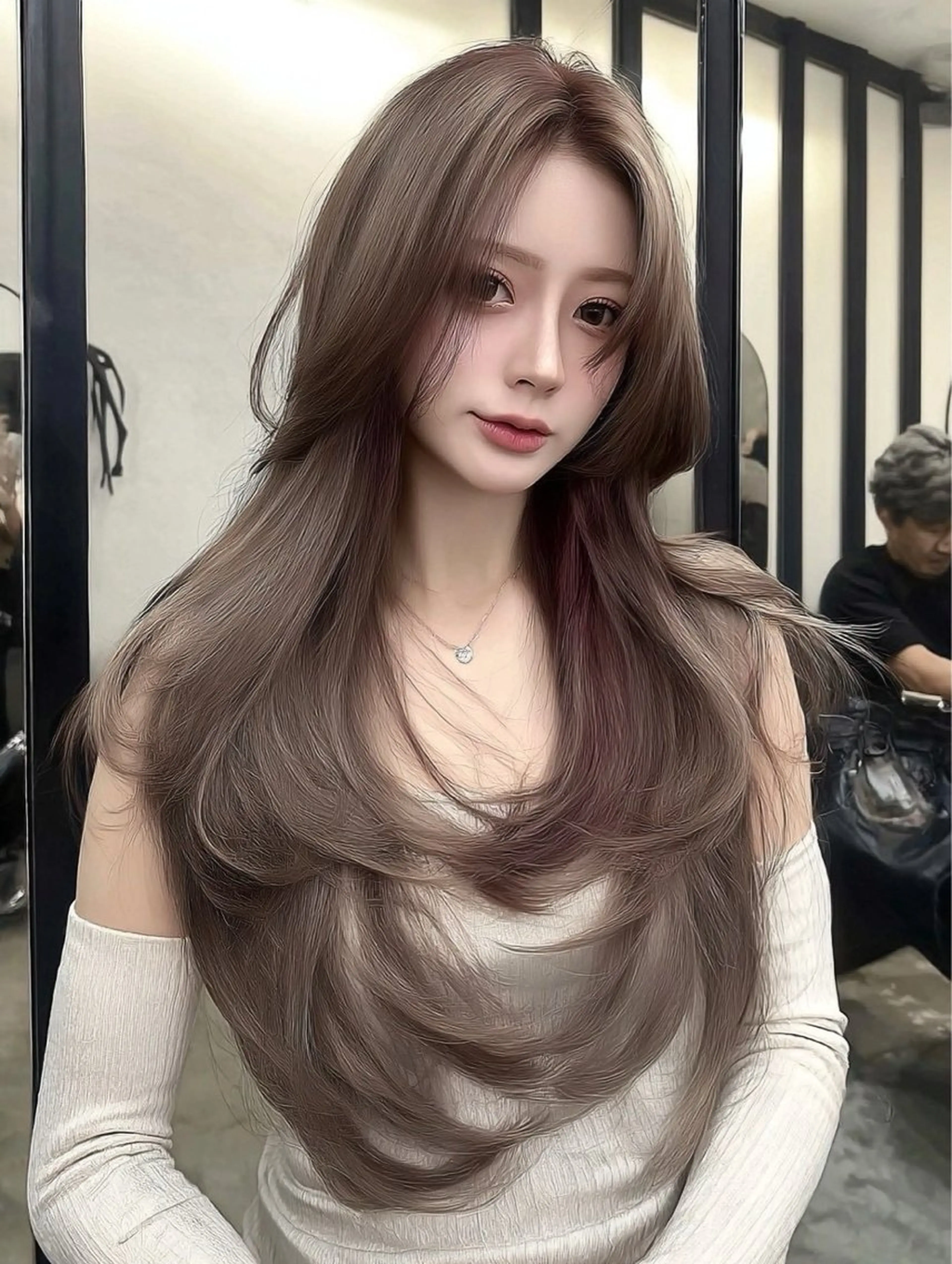 セミロング カラー くびれヘア 韓国風ヘア レイヤーカット カット ヘアカラー 塩入ひろの、韓国ヘア 梅田/束感まつ毛のヘアスタイル