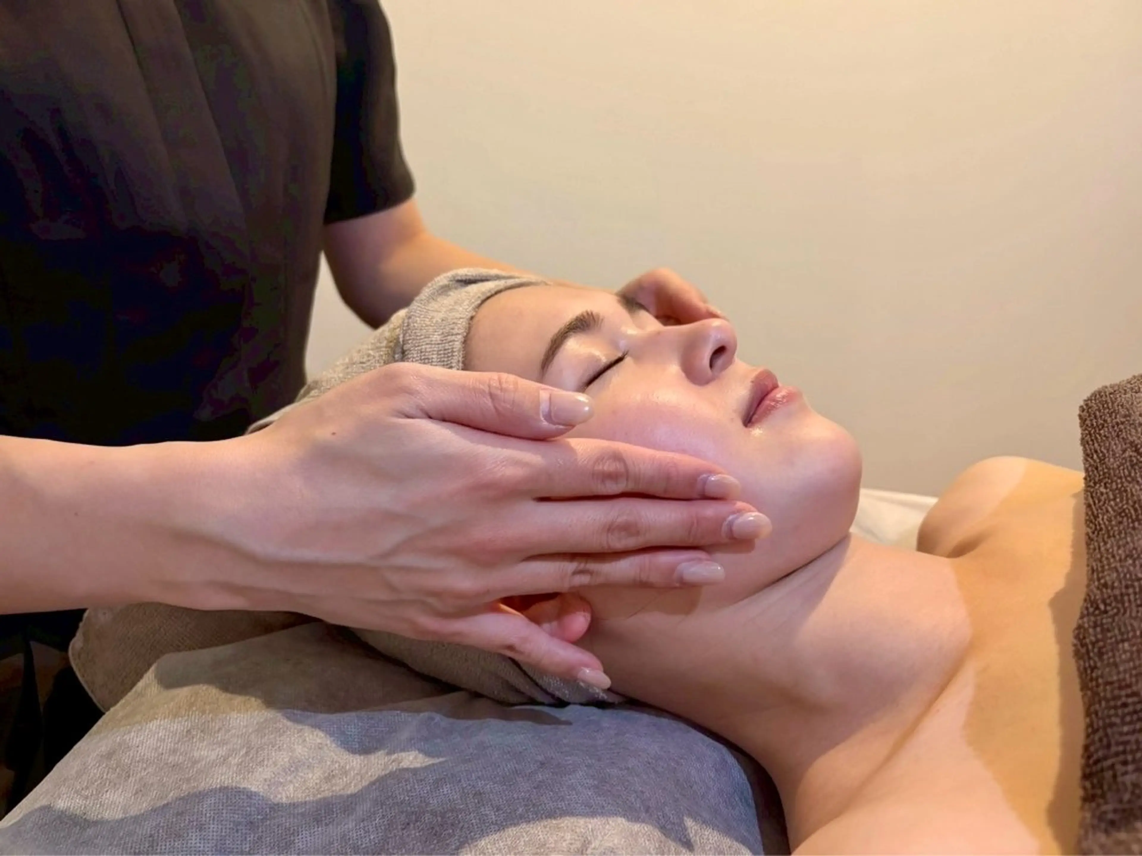 撮影モデル NOAR Akariのエステ・リラクイメージ