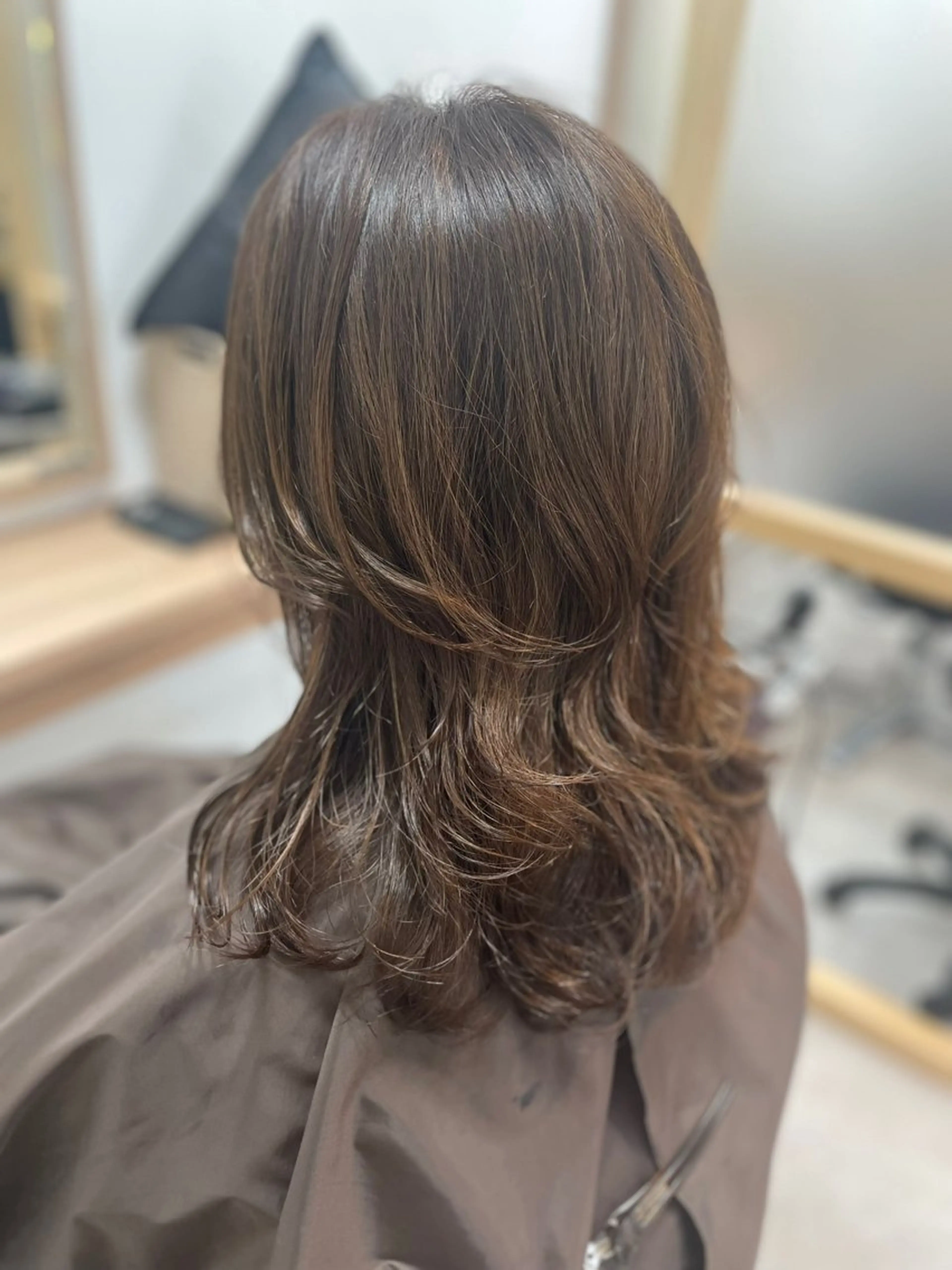 セミロング カラー パーマ 葭葉 久美子のヘアスタイル