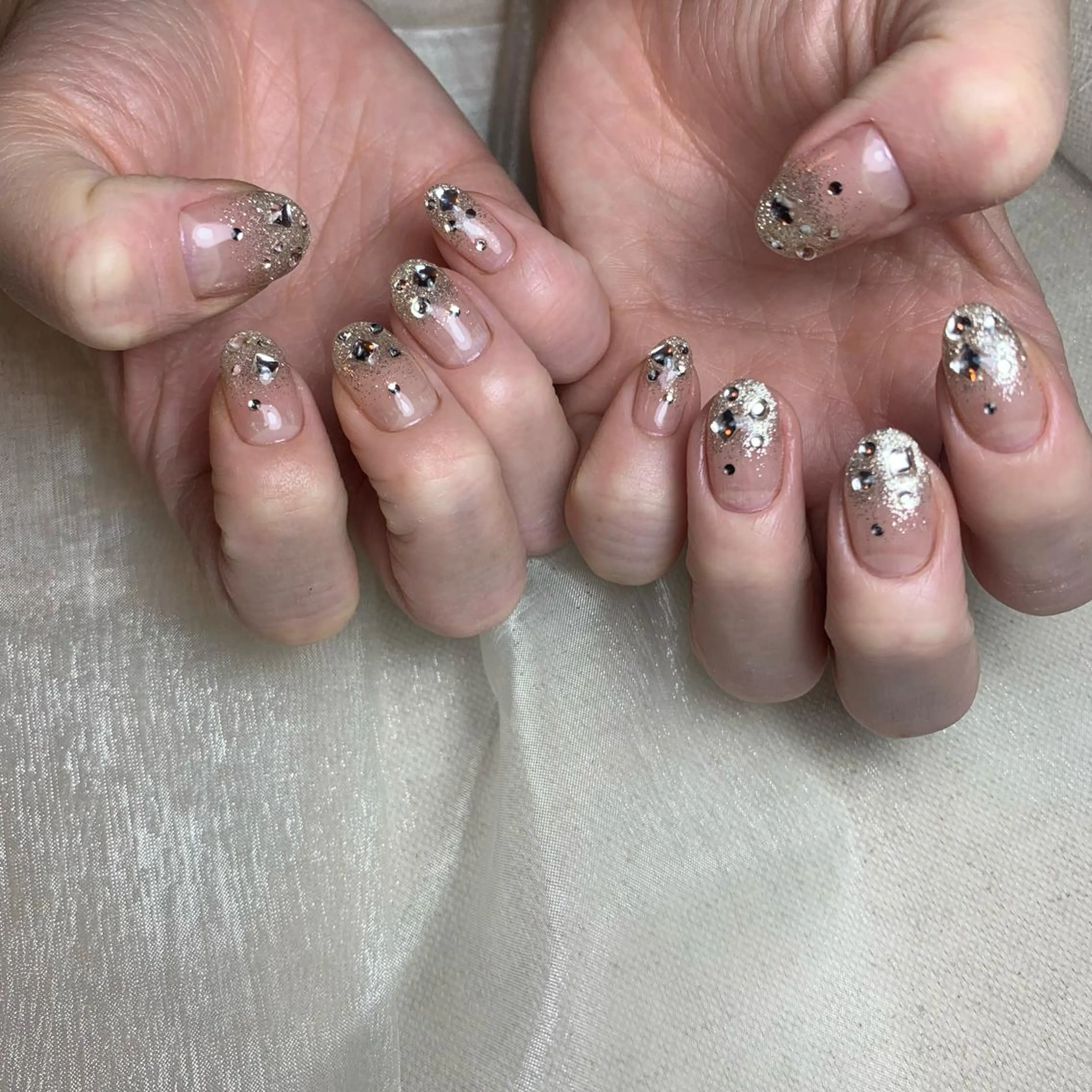 ネイル repos~ルポ~所属・里見 麗のネイルデザイン