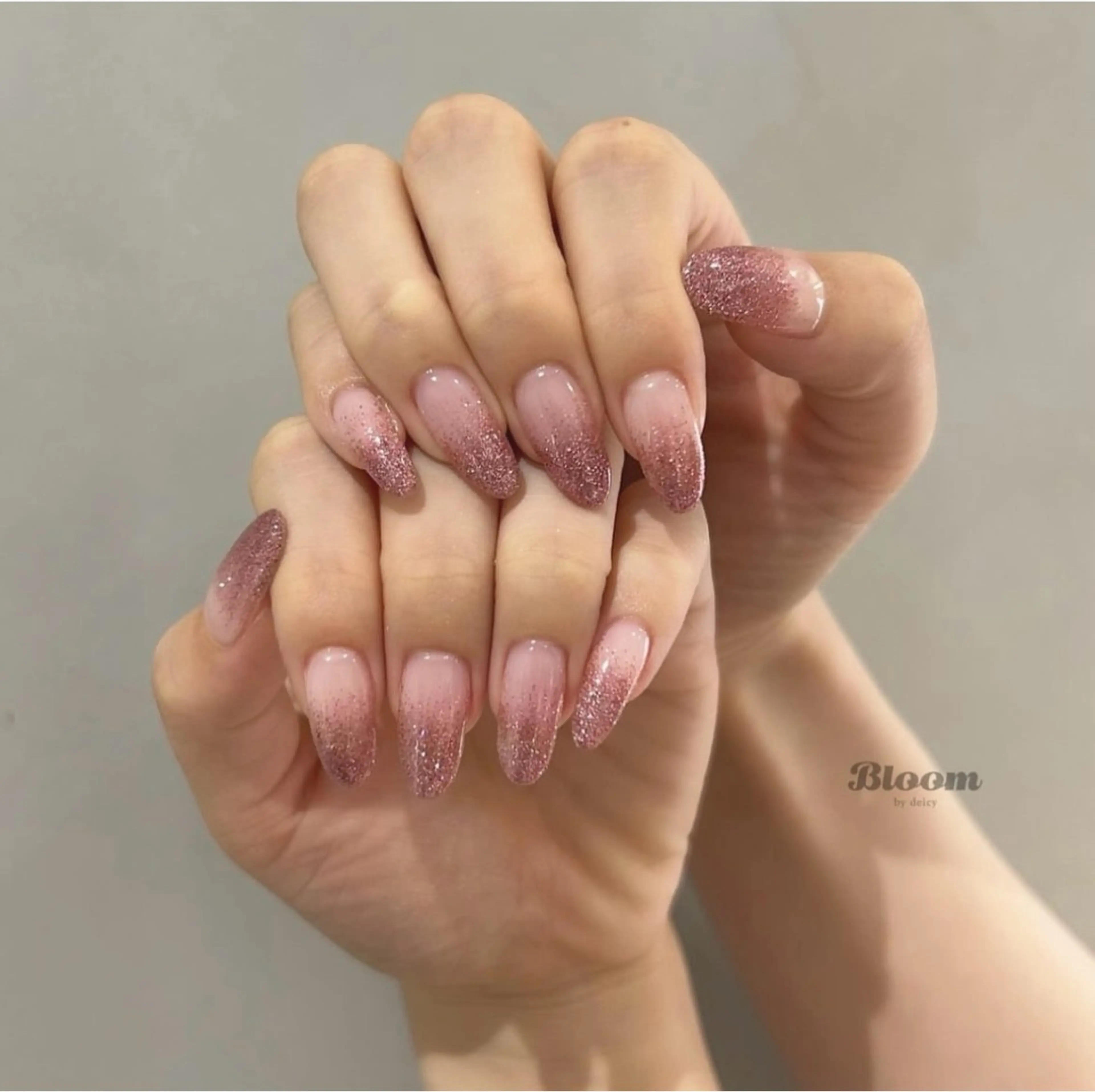 ネイル ラメ(グリッター) ラメグラデーション Bloom所属・Bloom miuのネイルデザイン