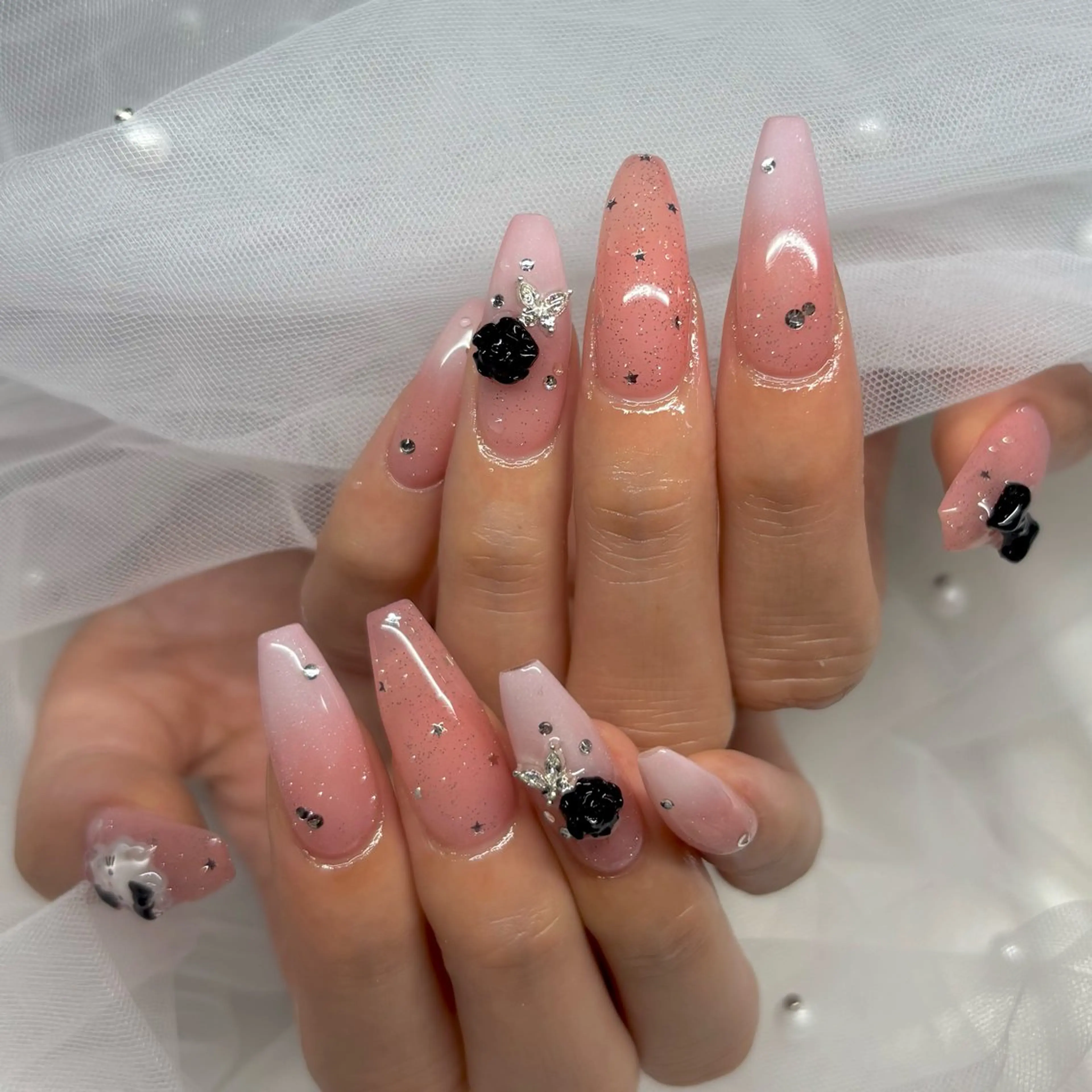 ネイル ハンドネイル . 未來のネイルデザイン