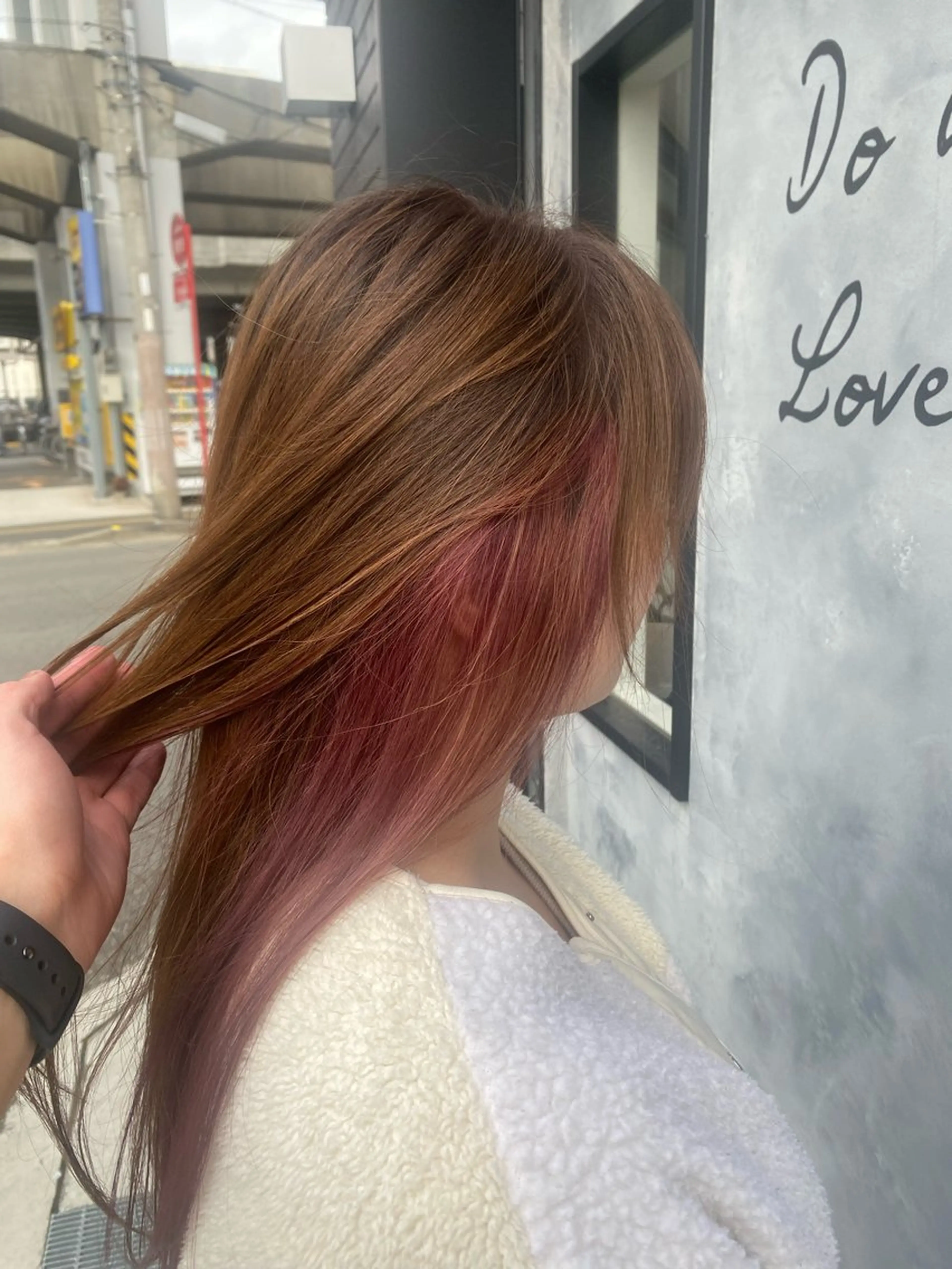 セミロング カラー インナーカラー ピンクカラー ヘアカラー 森口 竜三のヘアスタイル